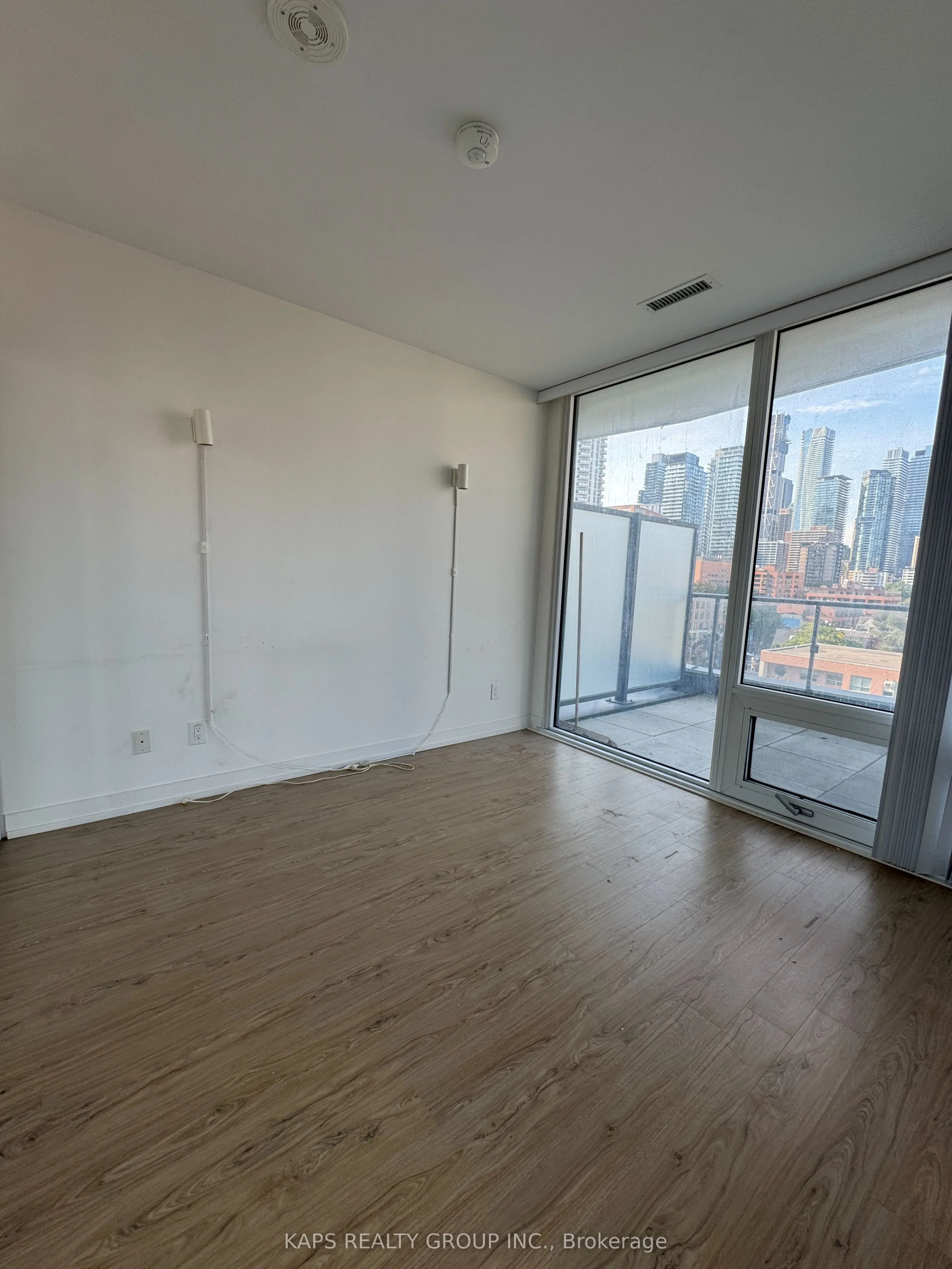 85 Wood Street, #912