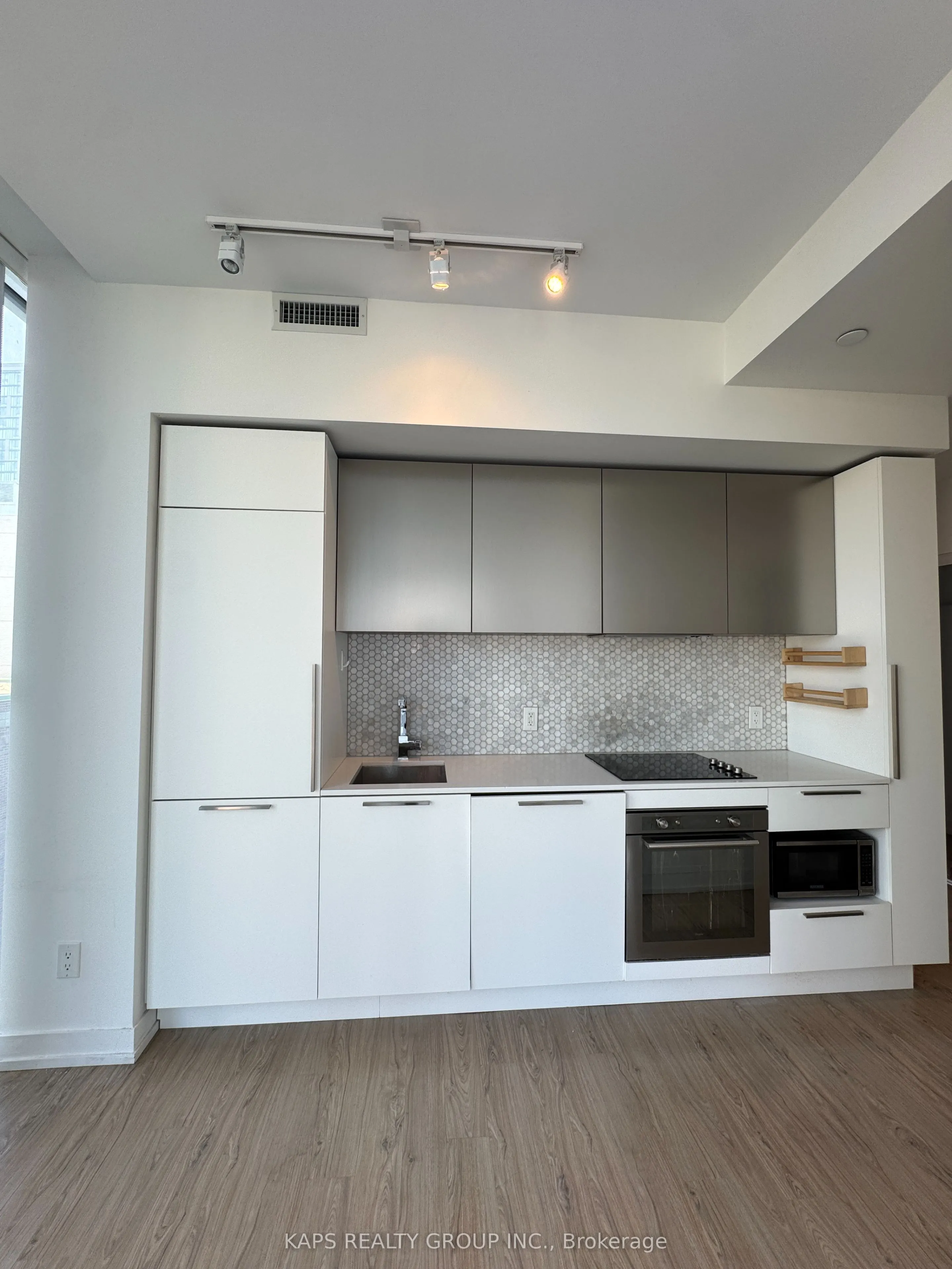 85 Wood Street, #912