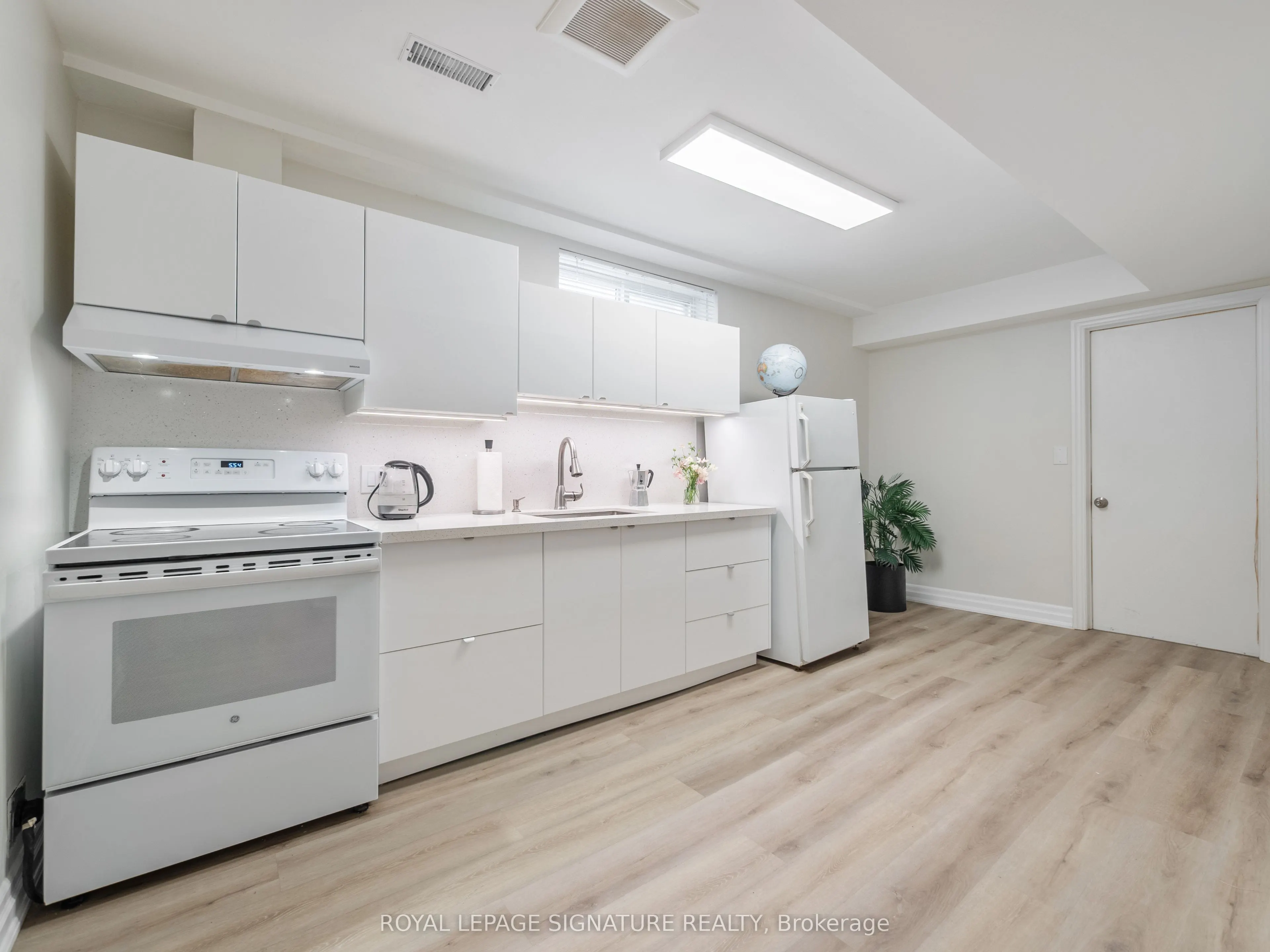 279 Hounslow Avenue S, #BSMT