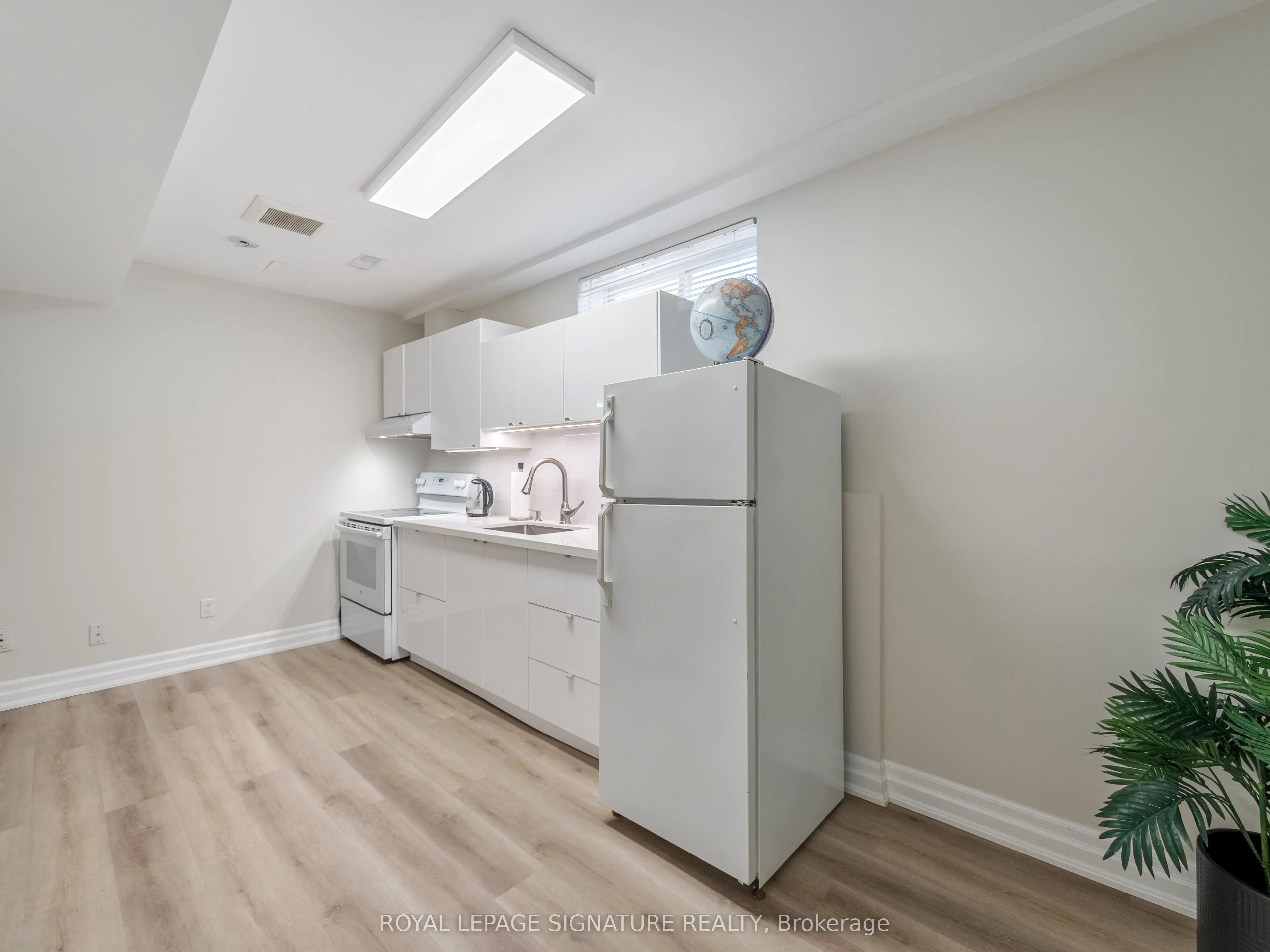279 Hounslow Avenue S, #BSMT