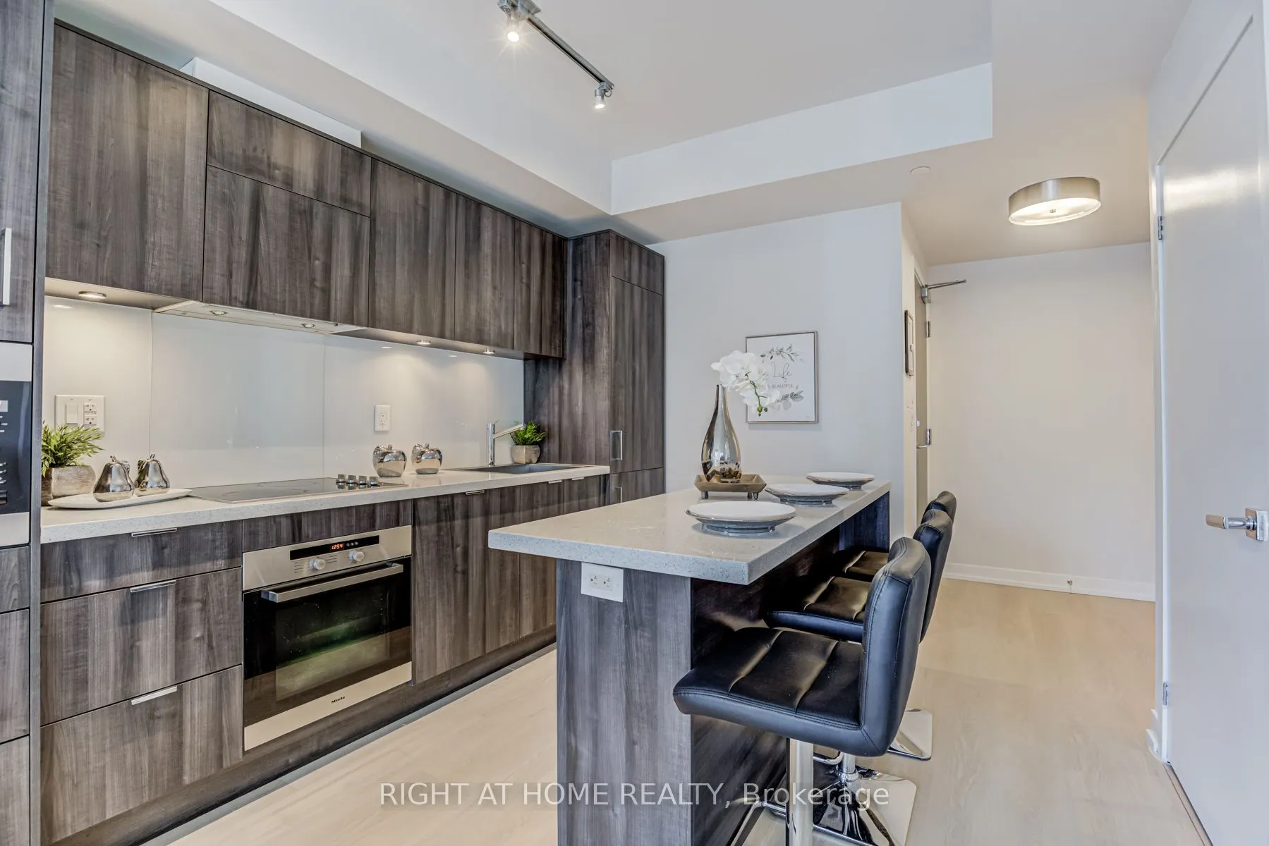21 Widmer Street, #2708