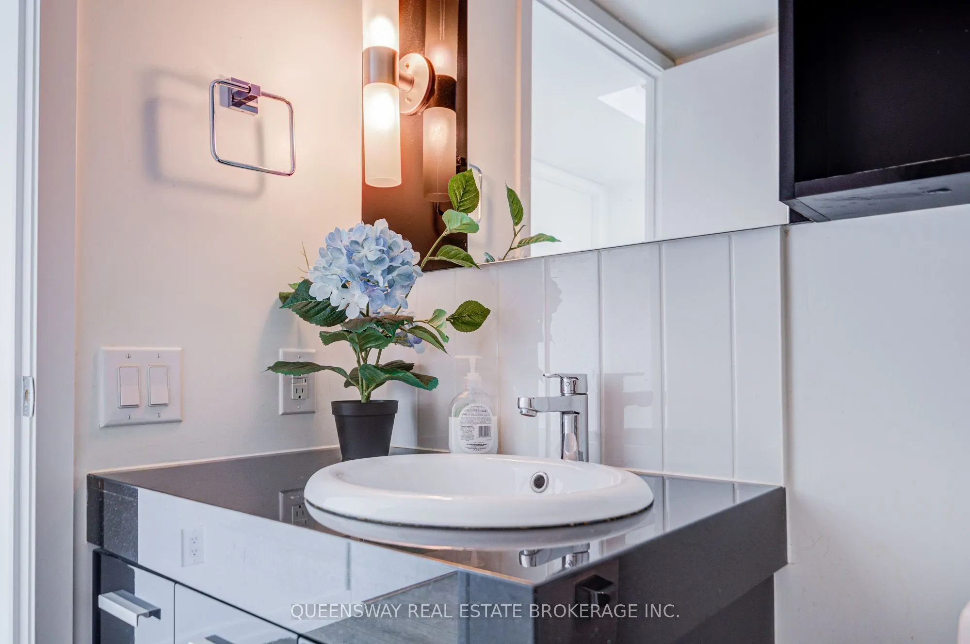 29 Singer Court, #1011