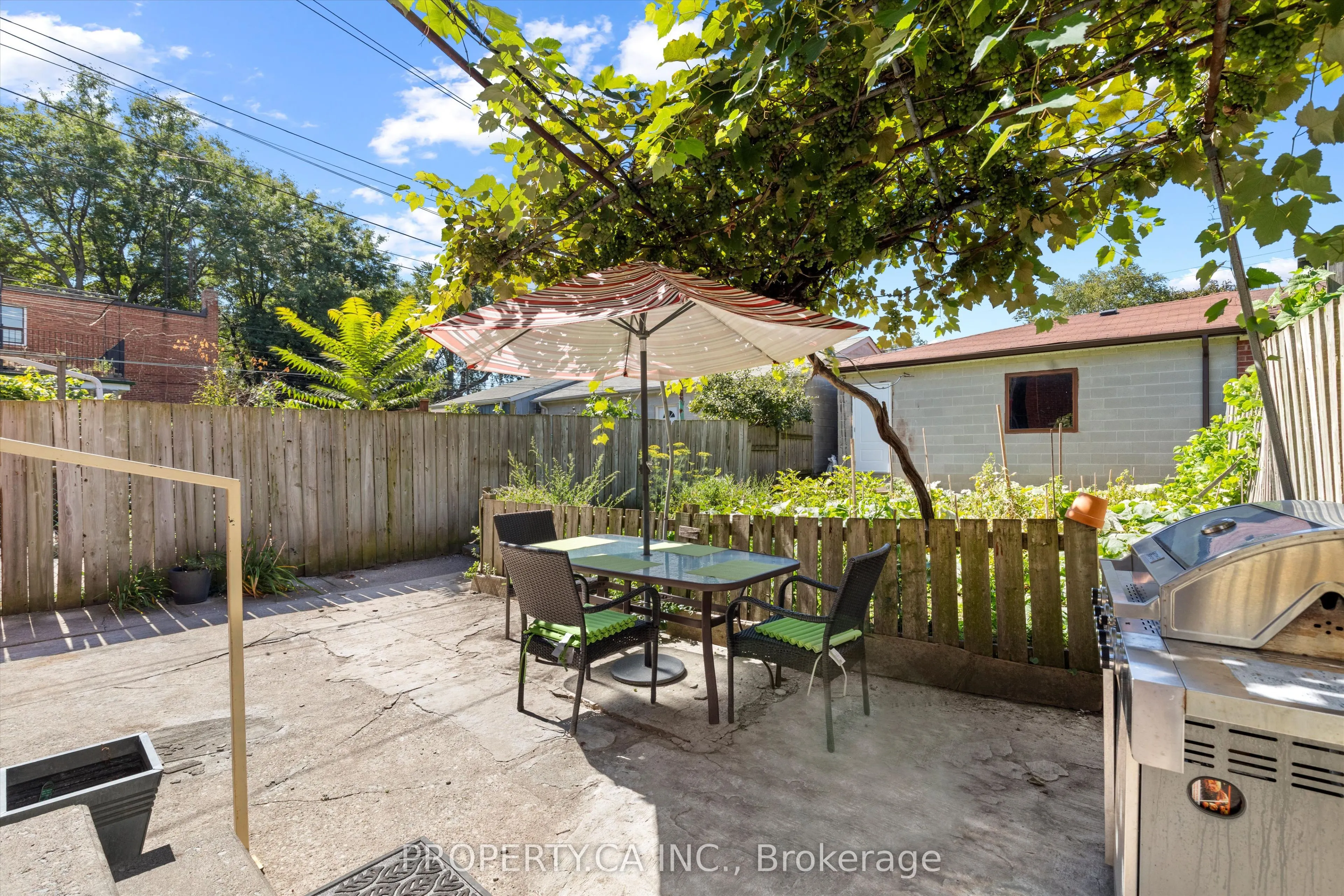 790 Manning Avenue