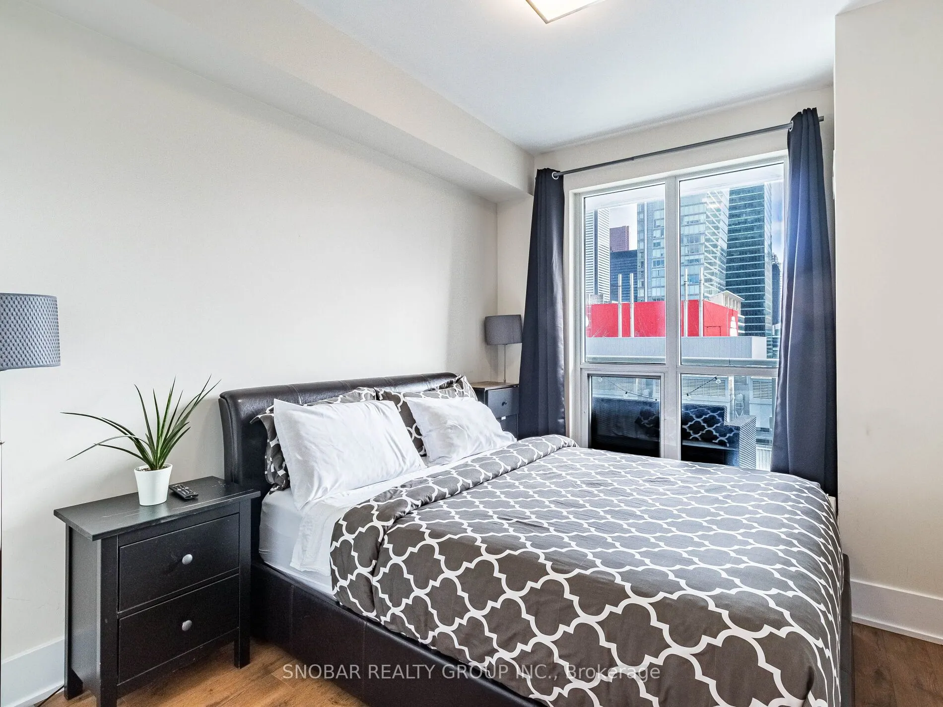 300 Front Street, #2107