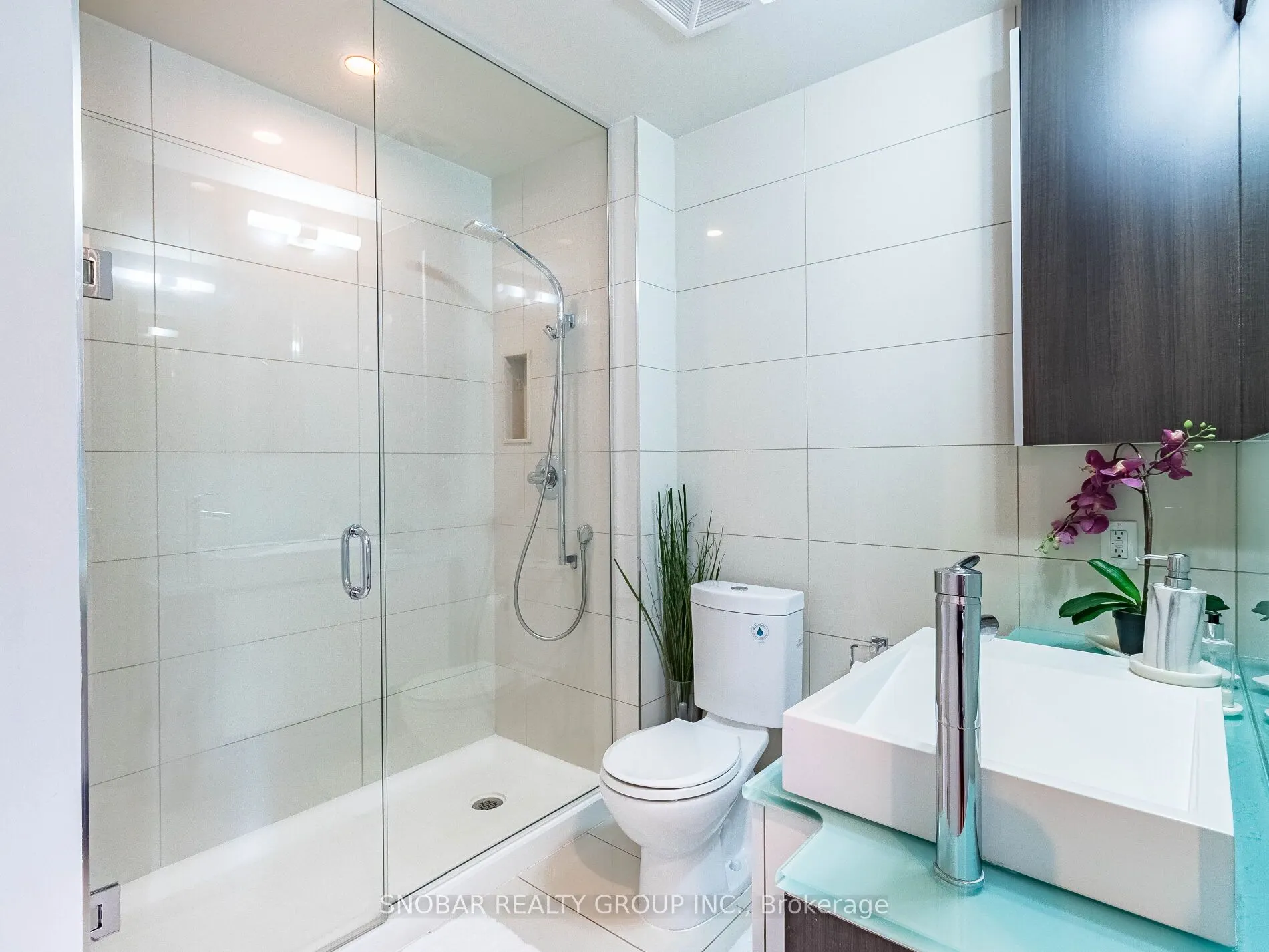 300 Front Street, #2107