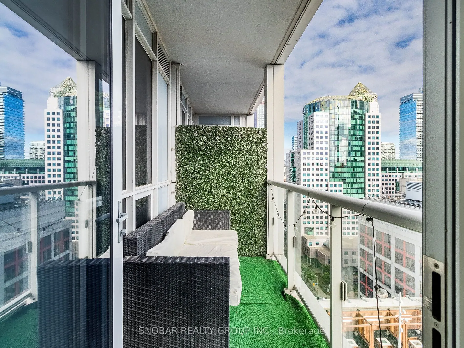 300 Front Street, #2107