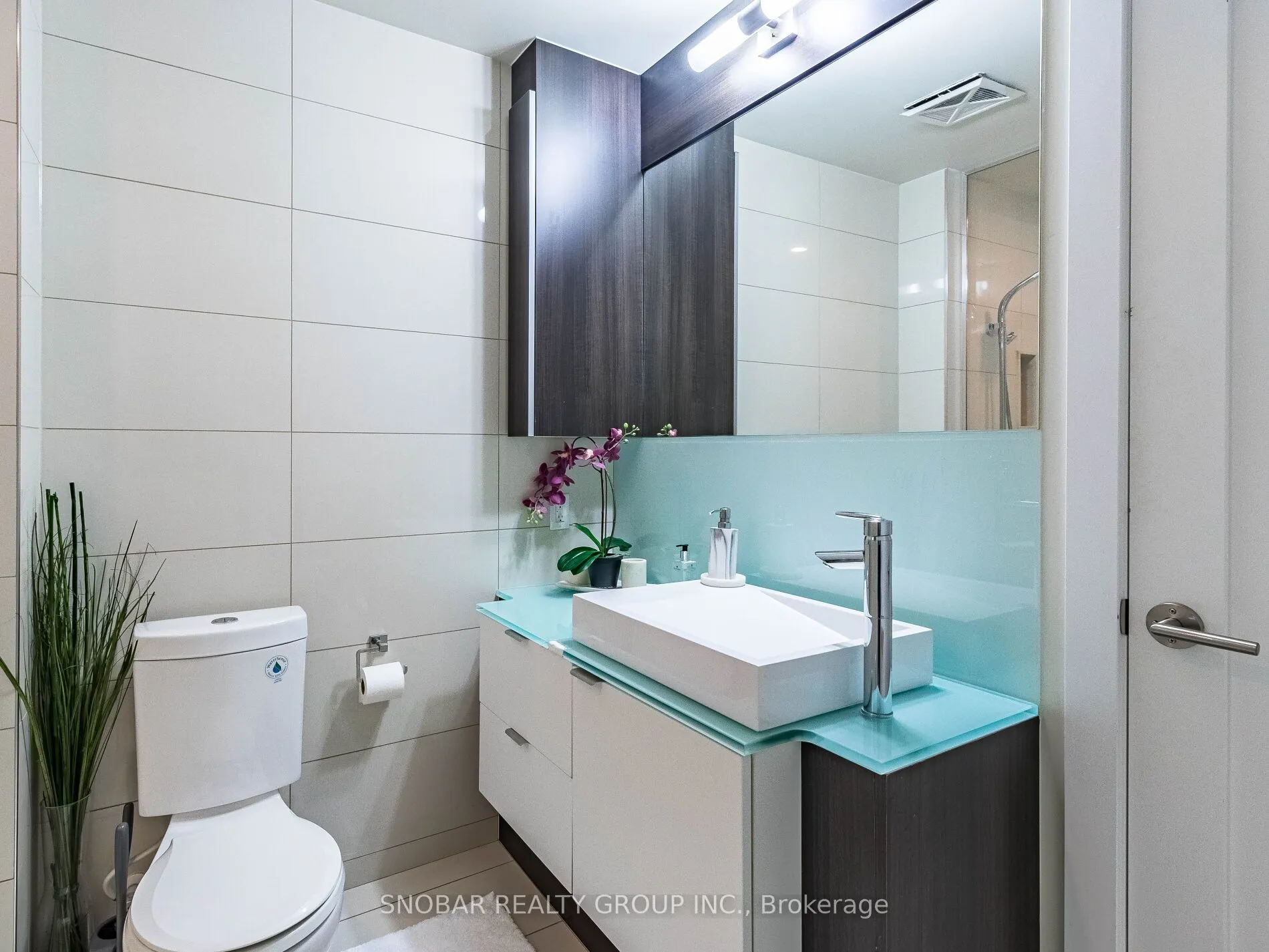 300 Front Street, #2107