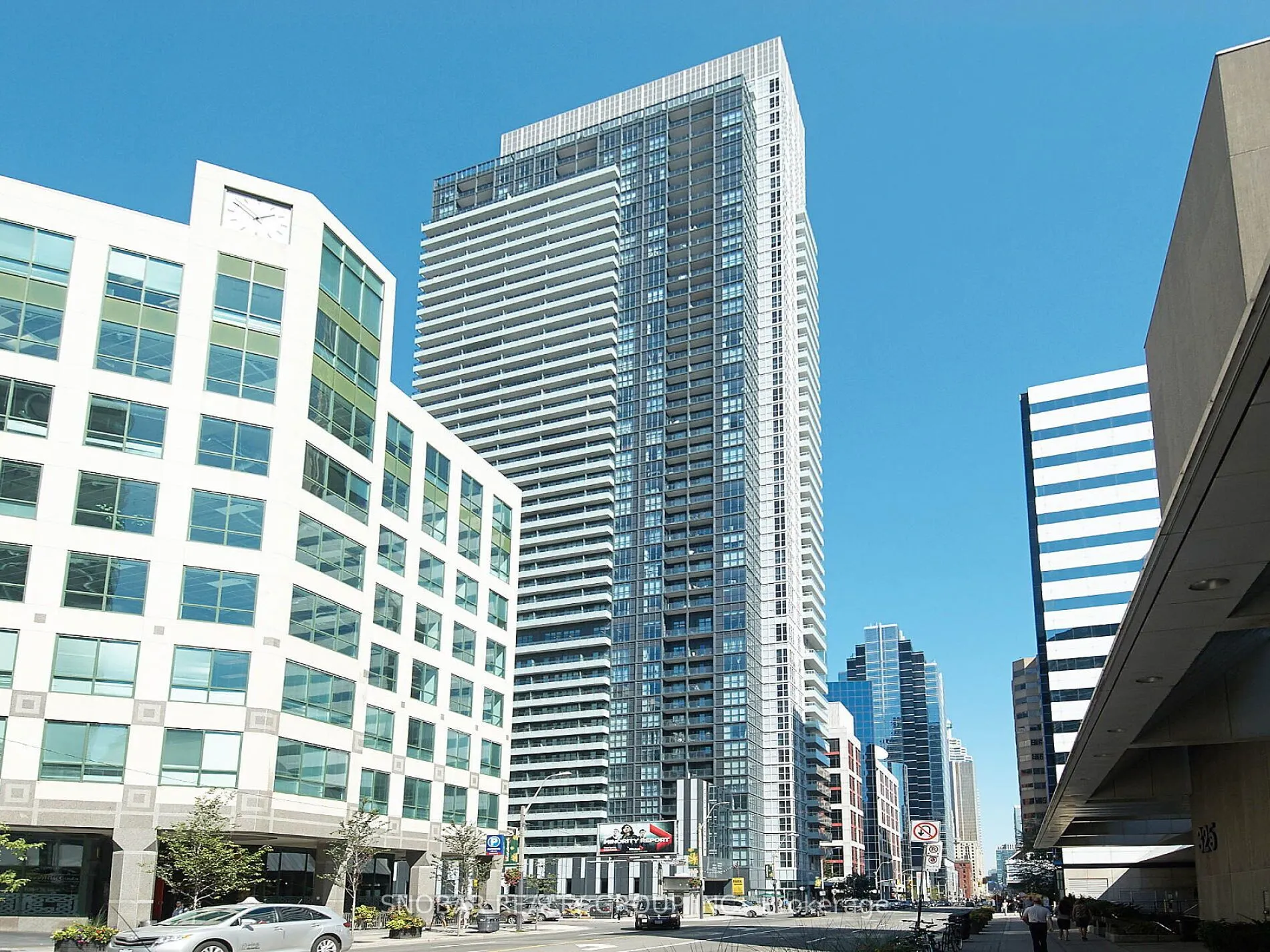 300 Front Street, #2107