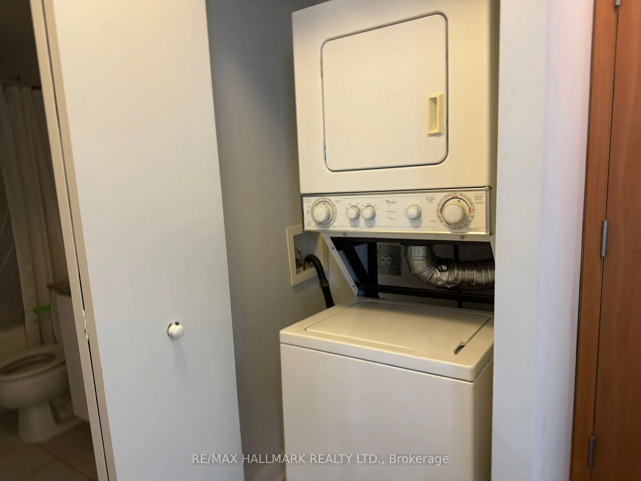 33 Sheppard Avenue E, #2507
