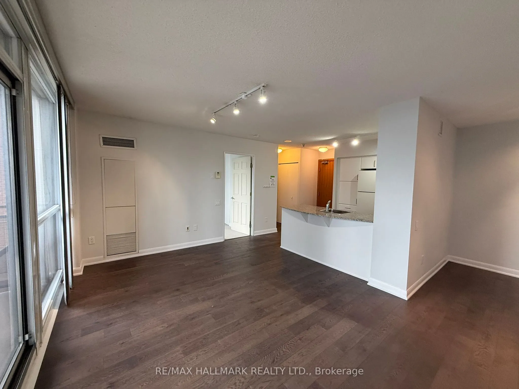 33 Sheppard Avenue E, #2507