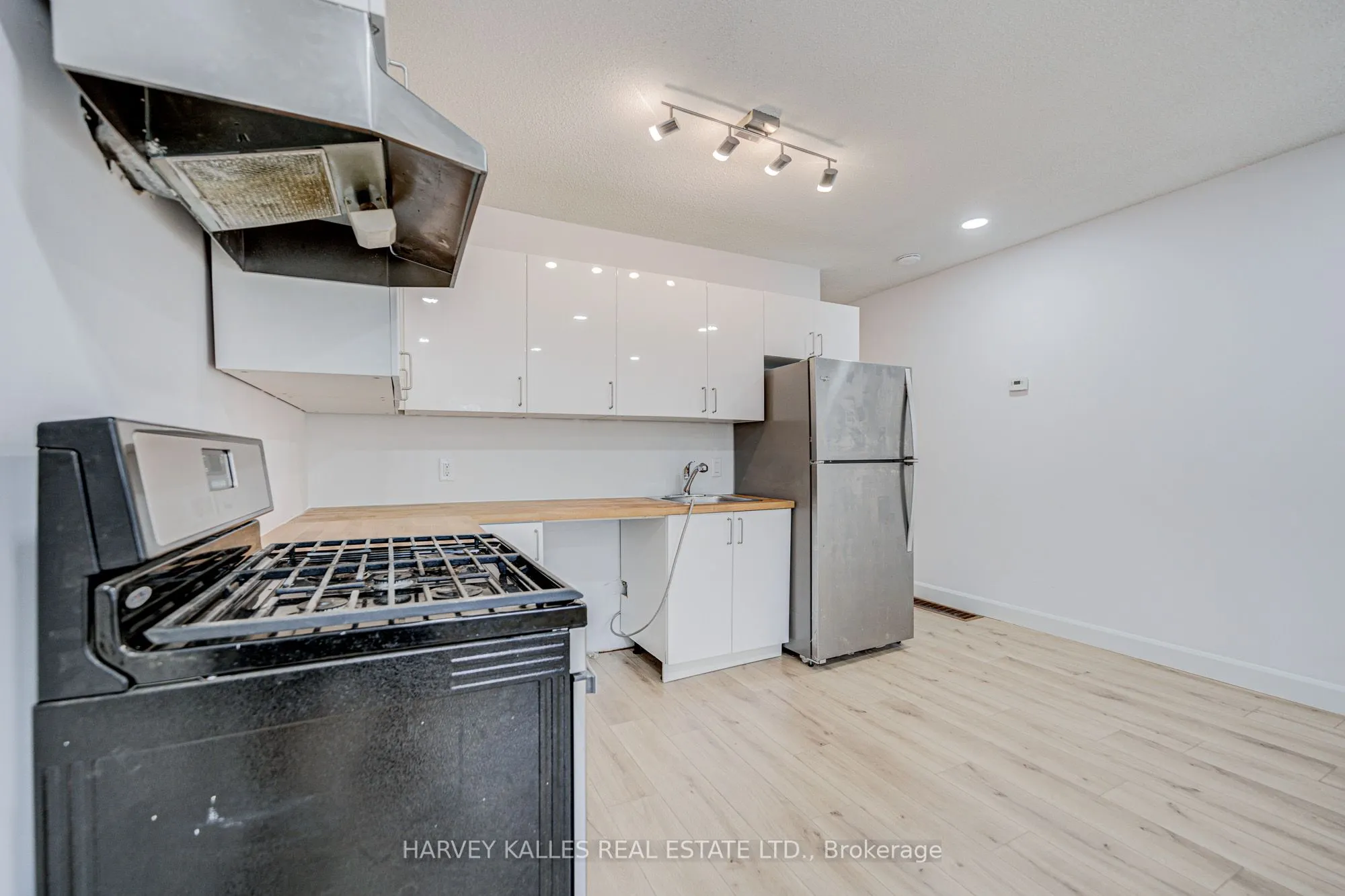 184 Cedric Avenue, #Main
