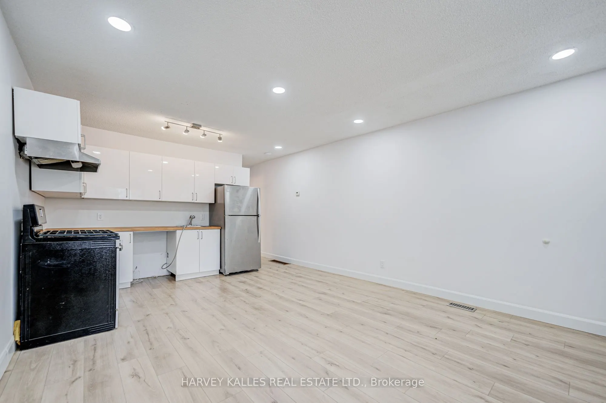 184 Cedric Avenue, #Main