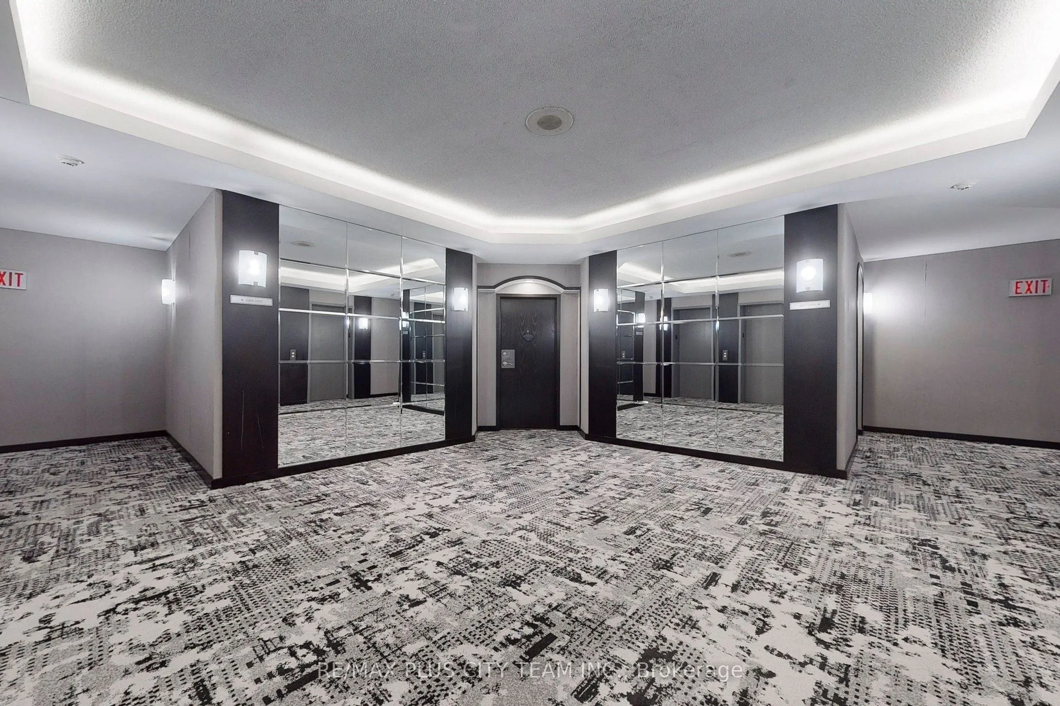 10 Queens Quay W, #1807