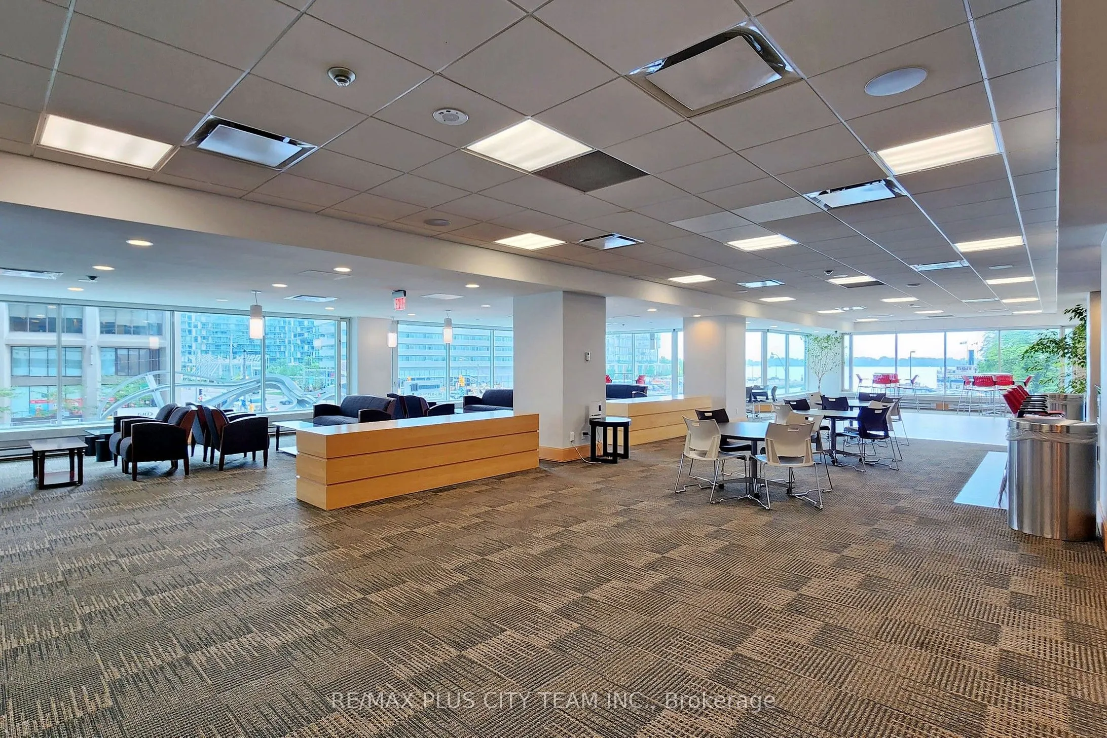 10 Queens Quay W, #1807