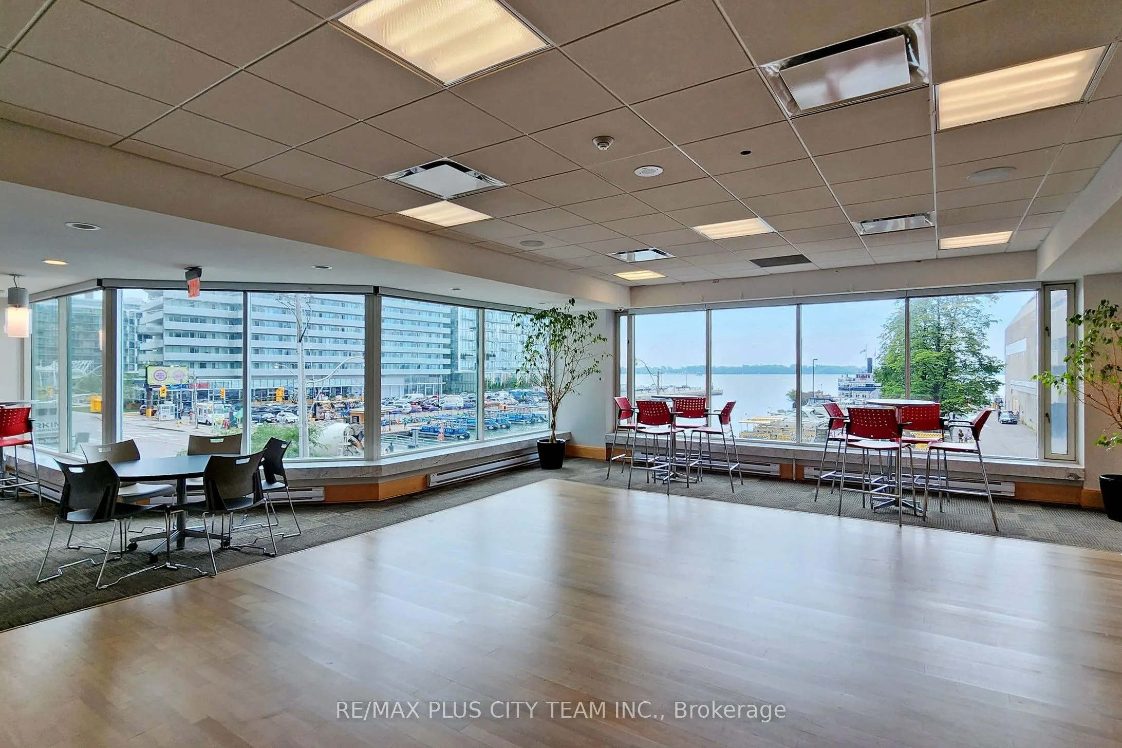 10 Queens Quay W, #1807
