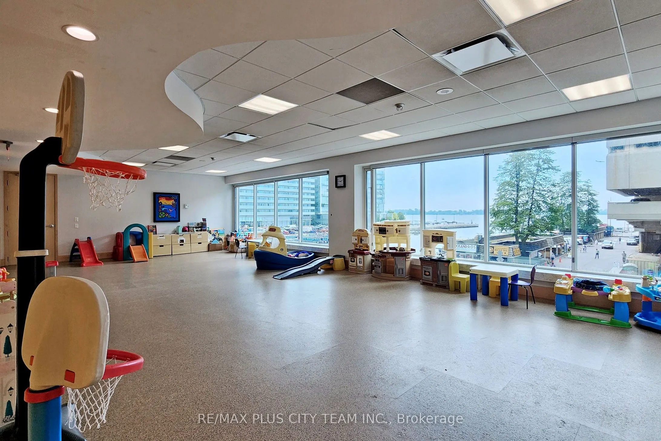 10 Queens Quay W, #1807