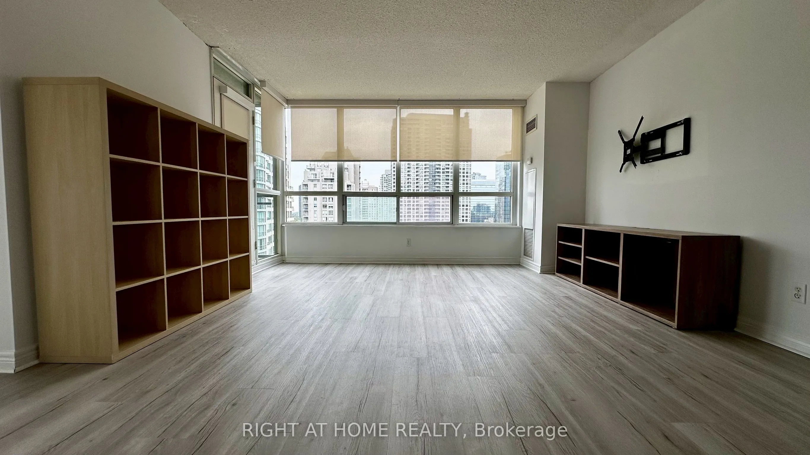 18 PARKVIEW Avenue, #1606