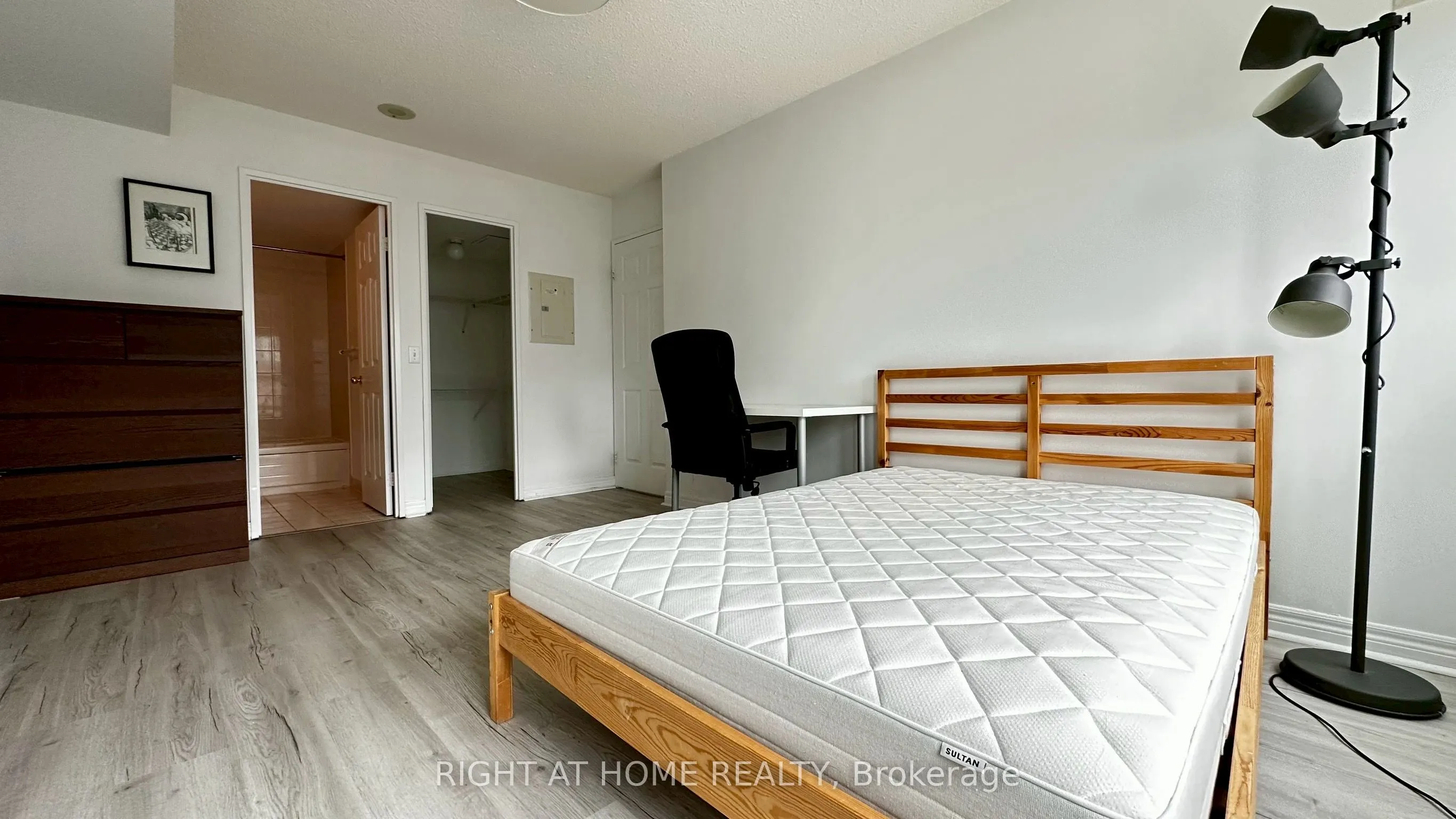 18 PARKVIEW Avenue, #1606