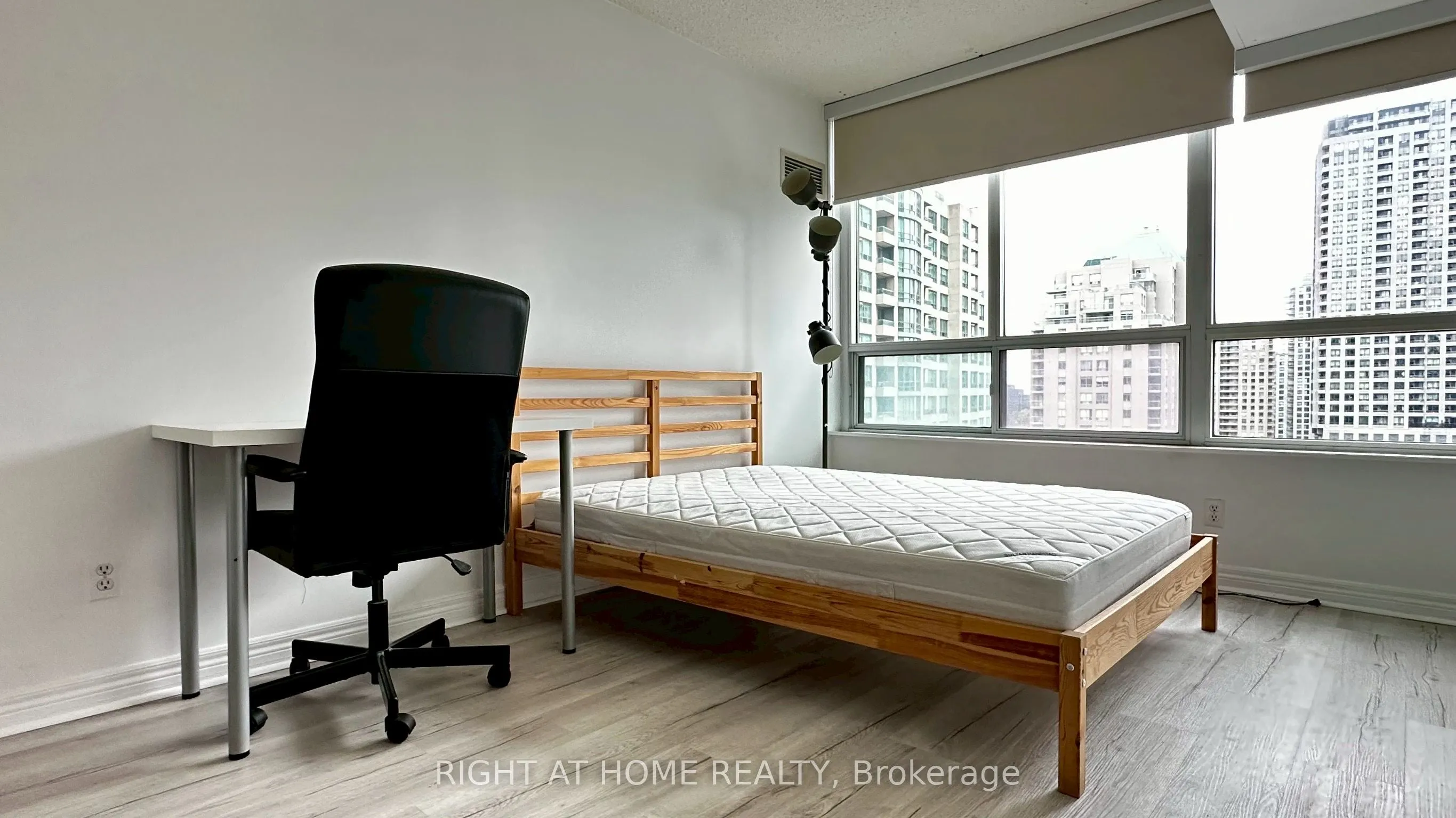 18 PARKVIEW Avenue, #1606