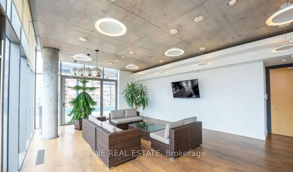 70 Distillery Lane, #2902