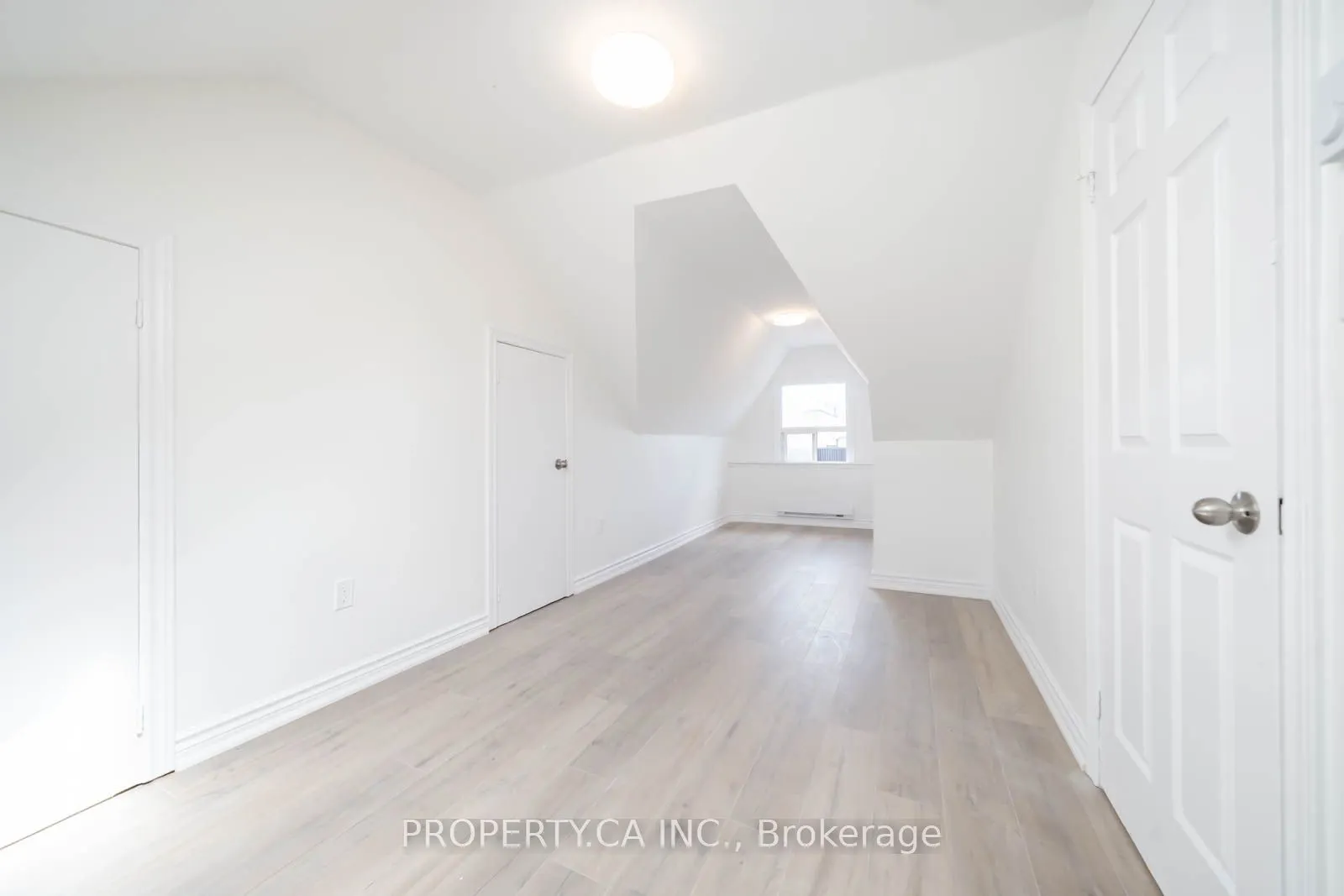 196 Augusta Avenue, #2nd/3rd Flr