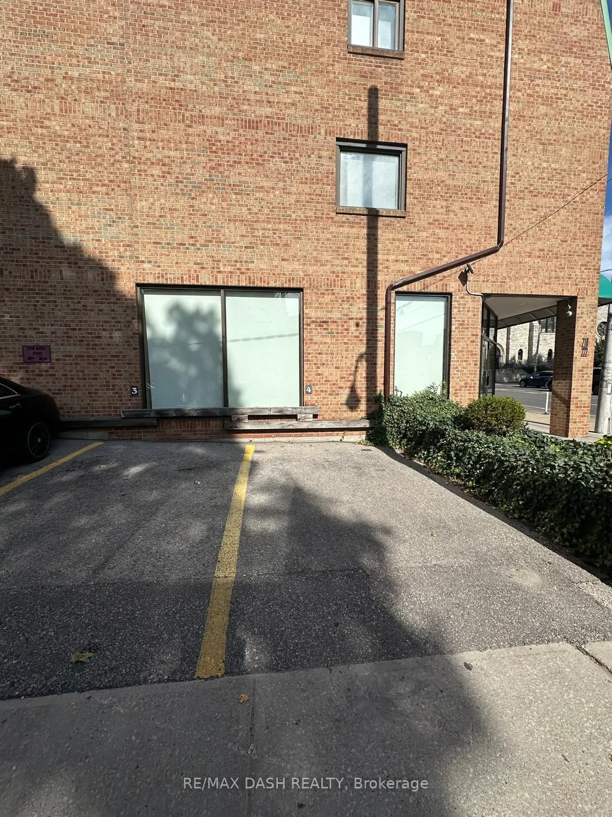 212 Avenue Road