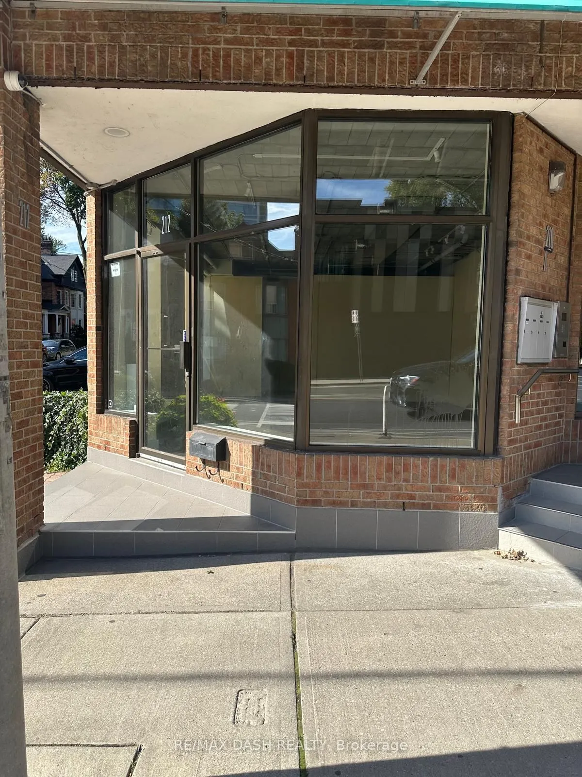 212 Avenue Road