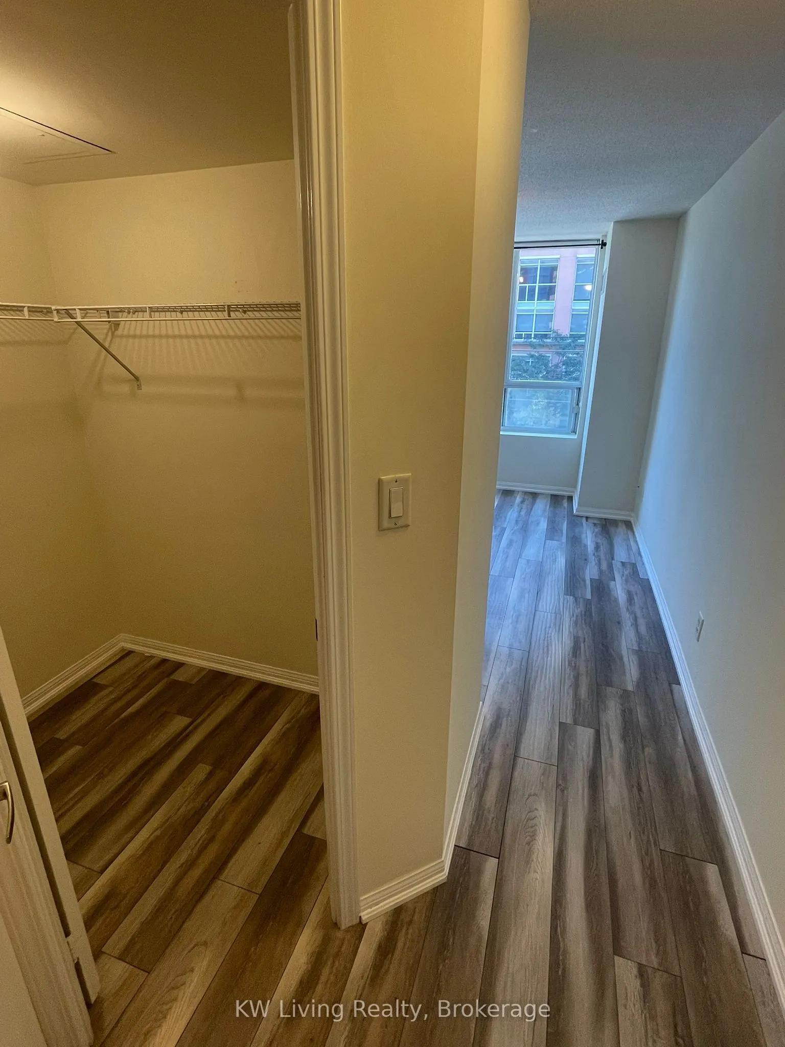 100 King Street W, #307