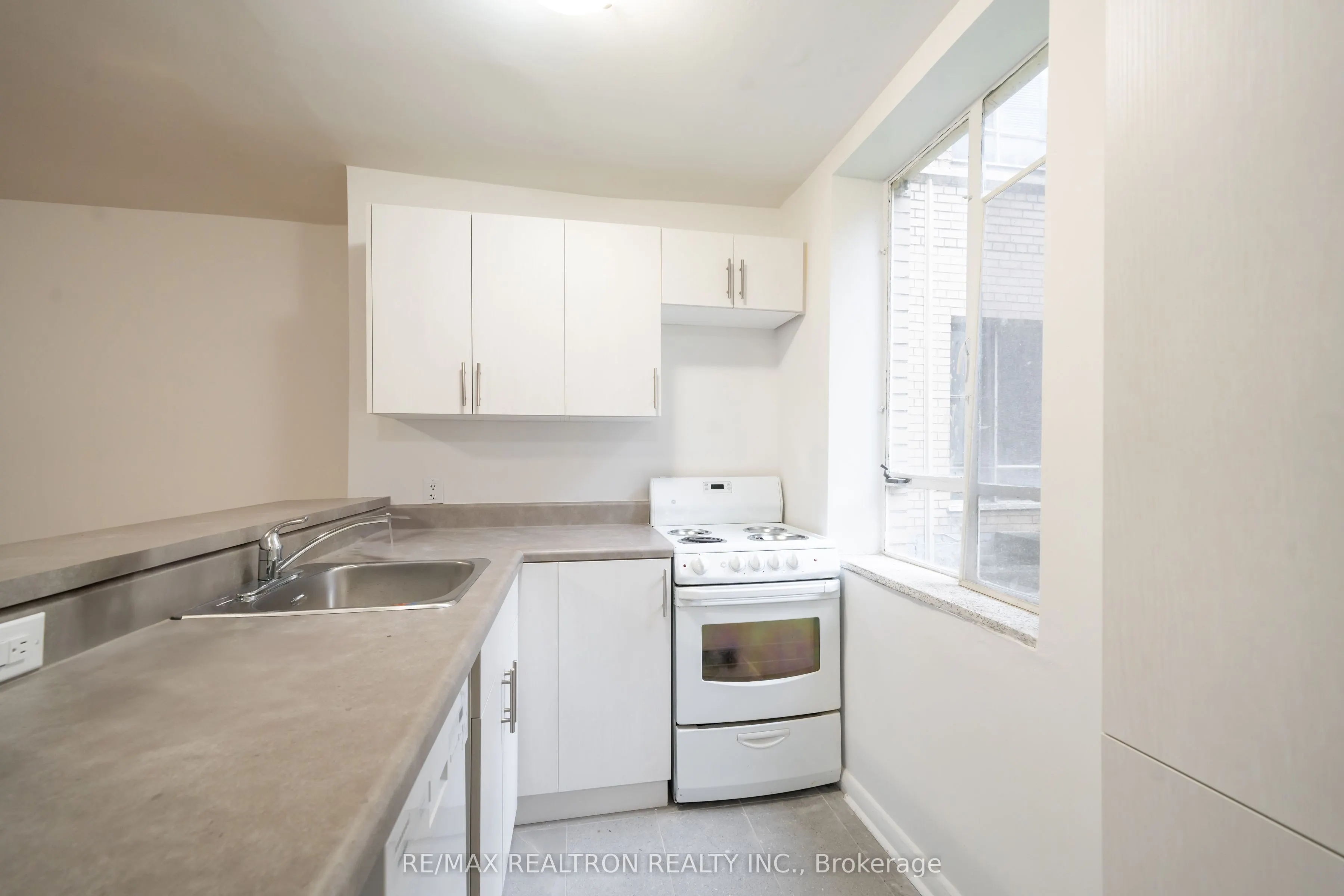 77 Erskine Avenue, #211