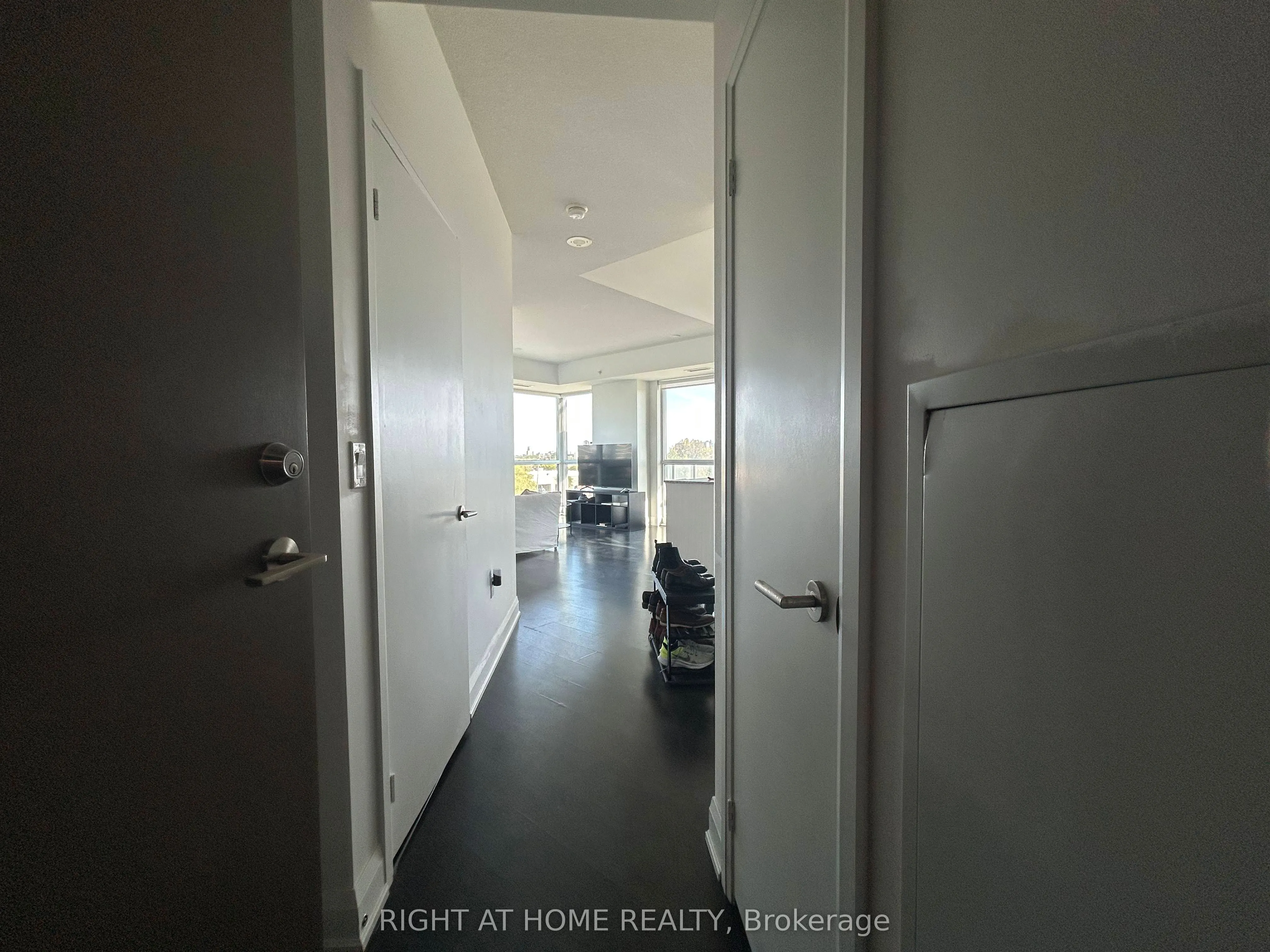160 Vanderhoof Avenue, #405