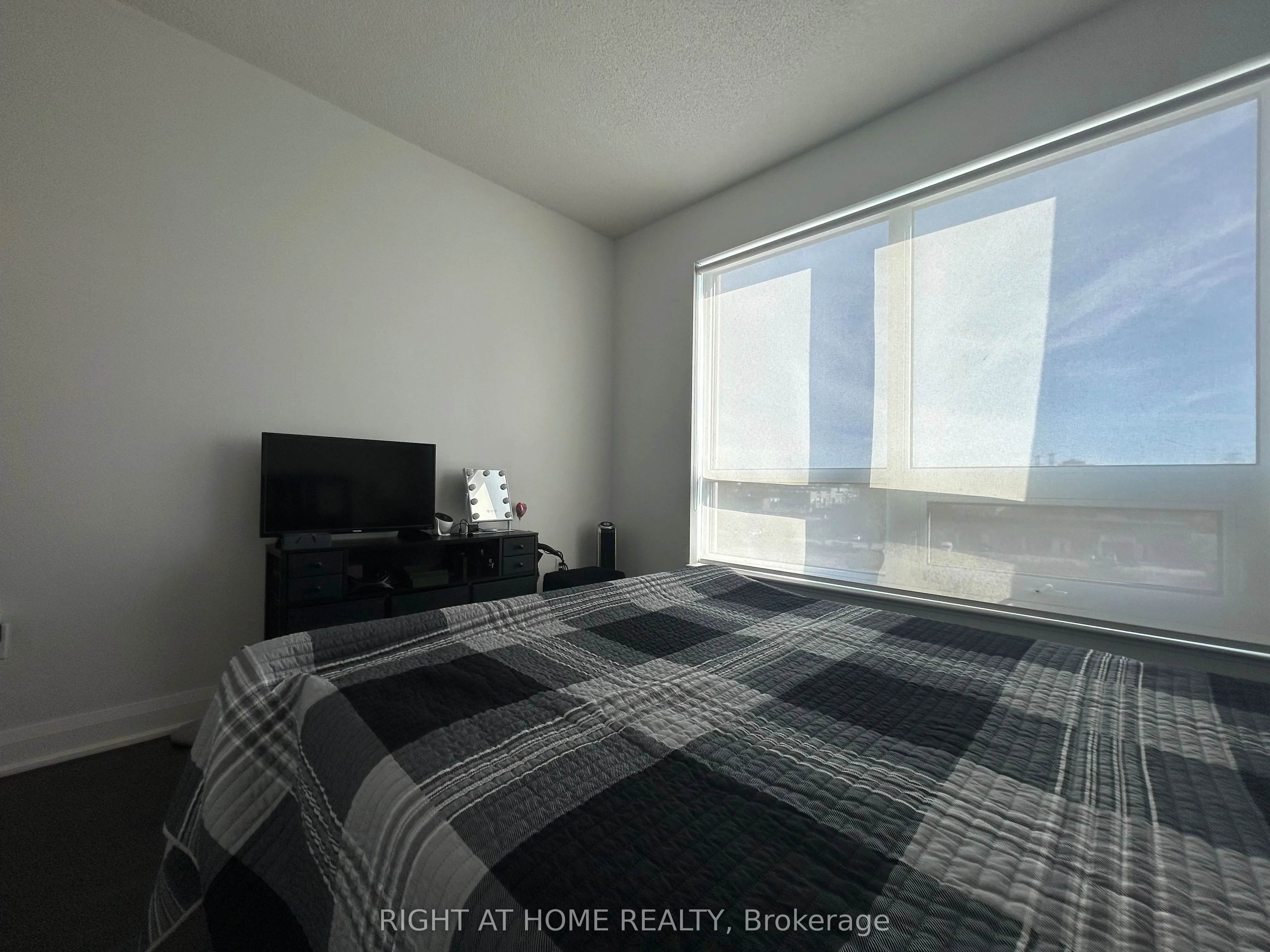 160 Vanderhoof Avenue, #405