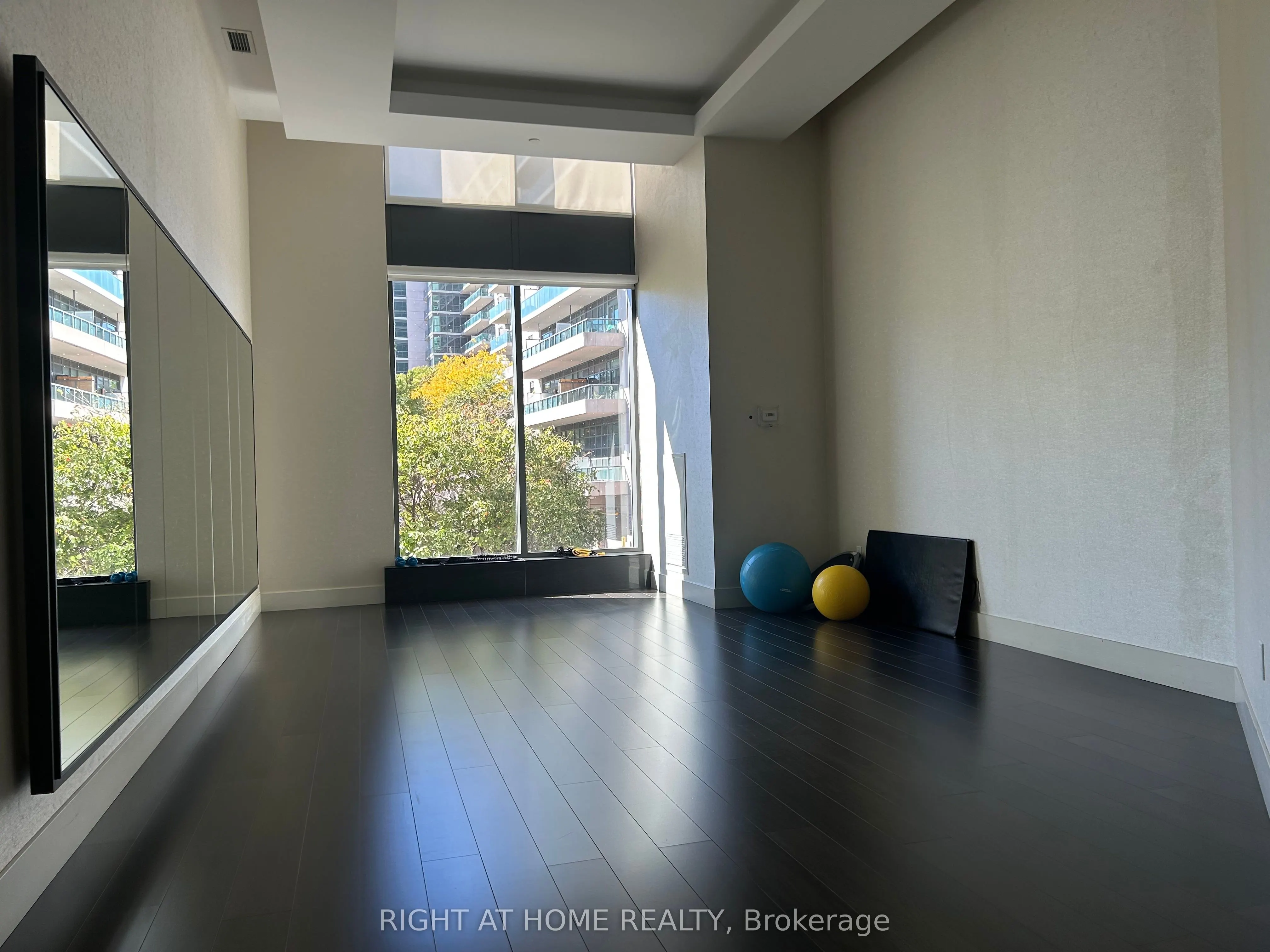 160 Vanderhoof Avenue, #405