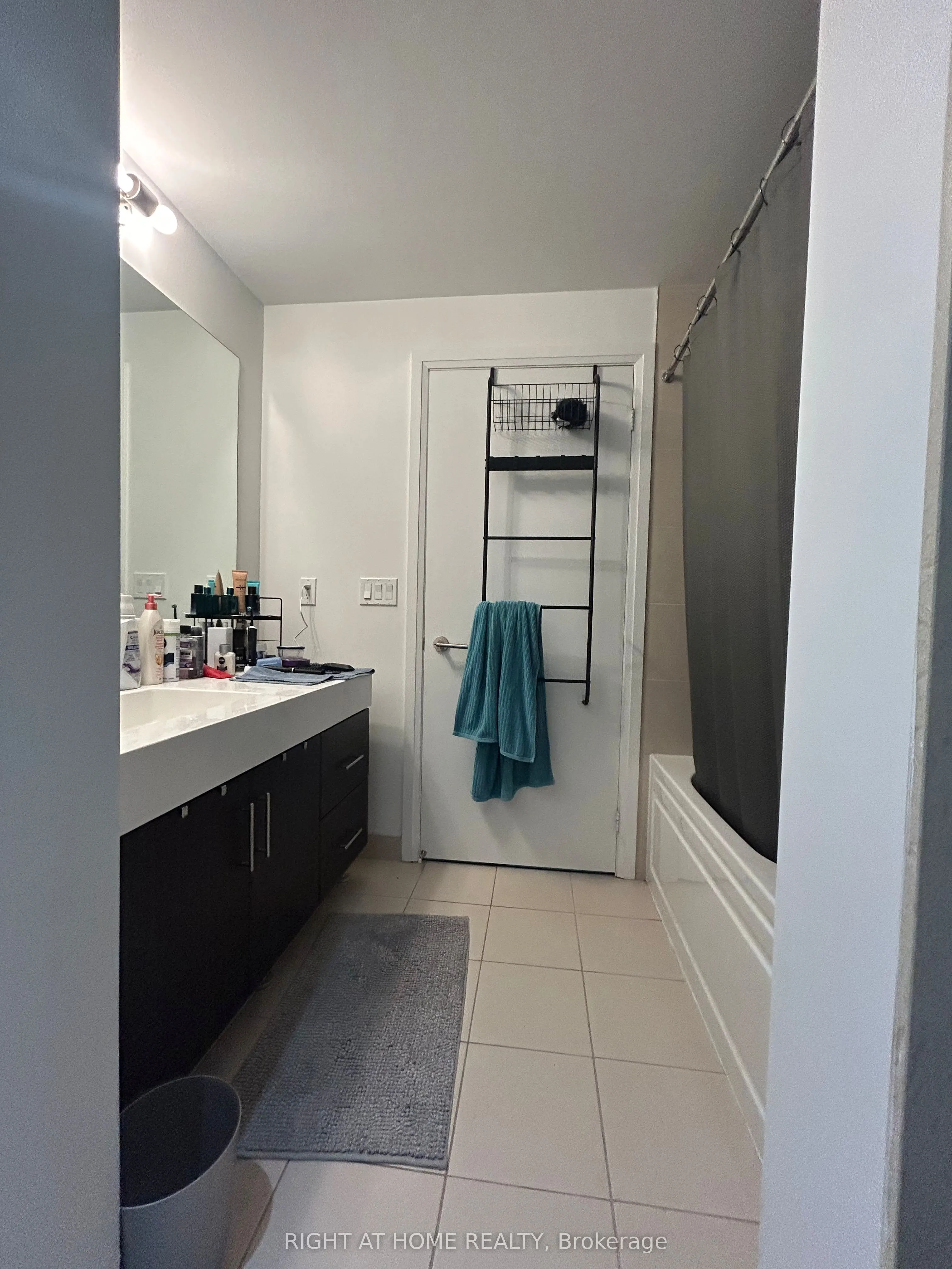 160 Vanderhoof Avenue, #405