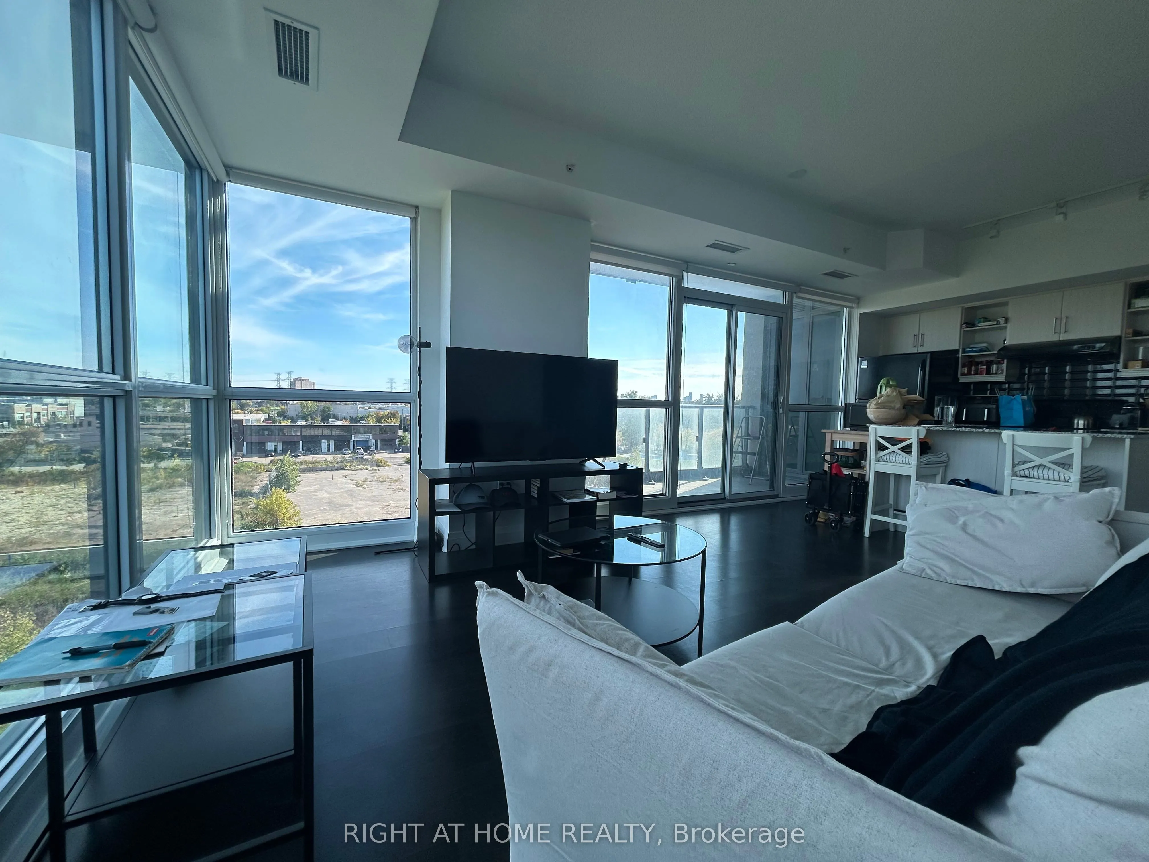 160 Vanderhoof Avenue, #405
