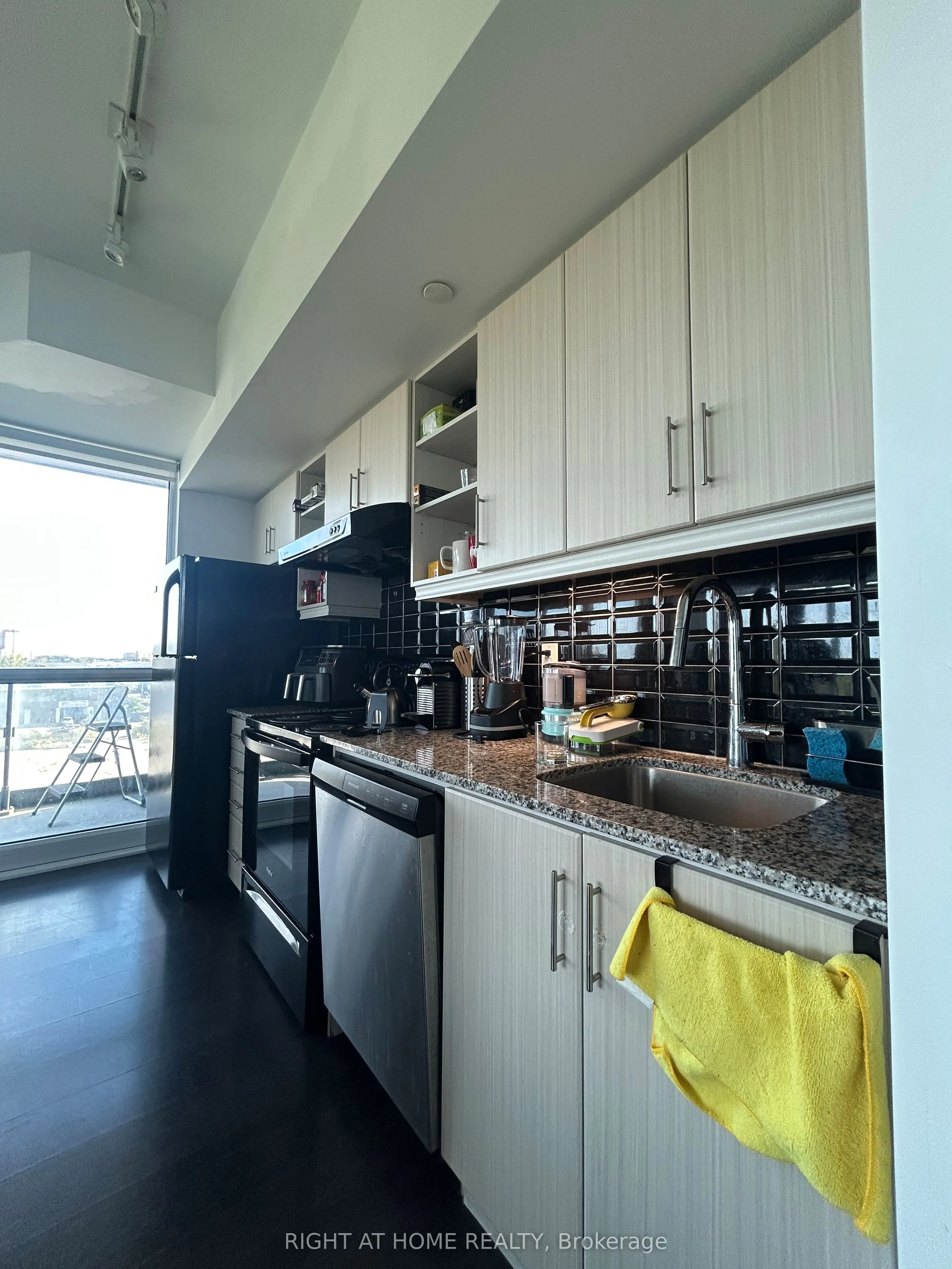 160 Vanderhoof Avenue, #405