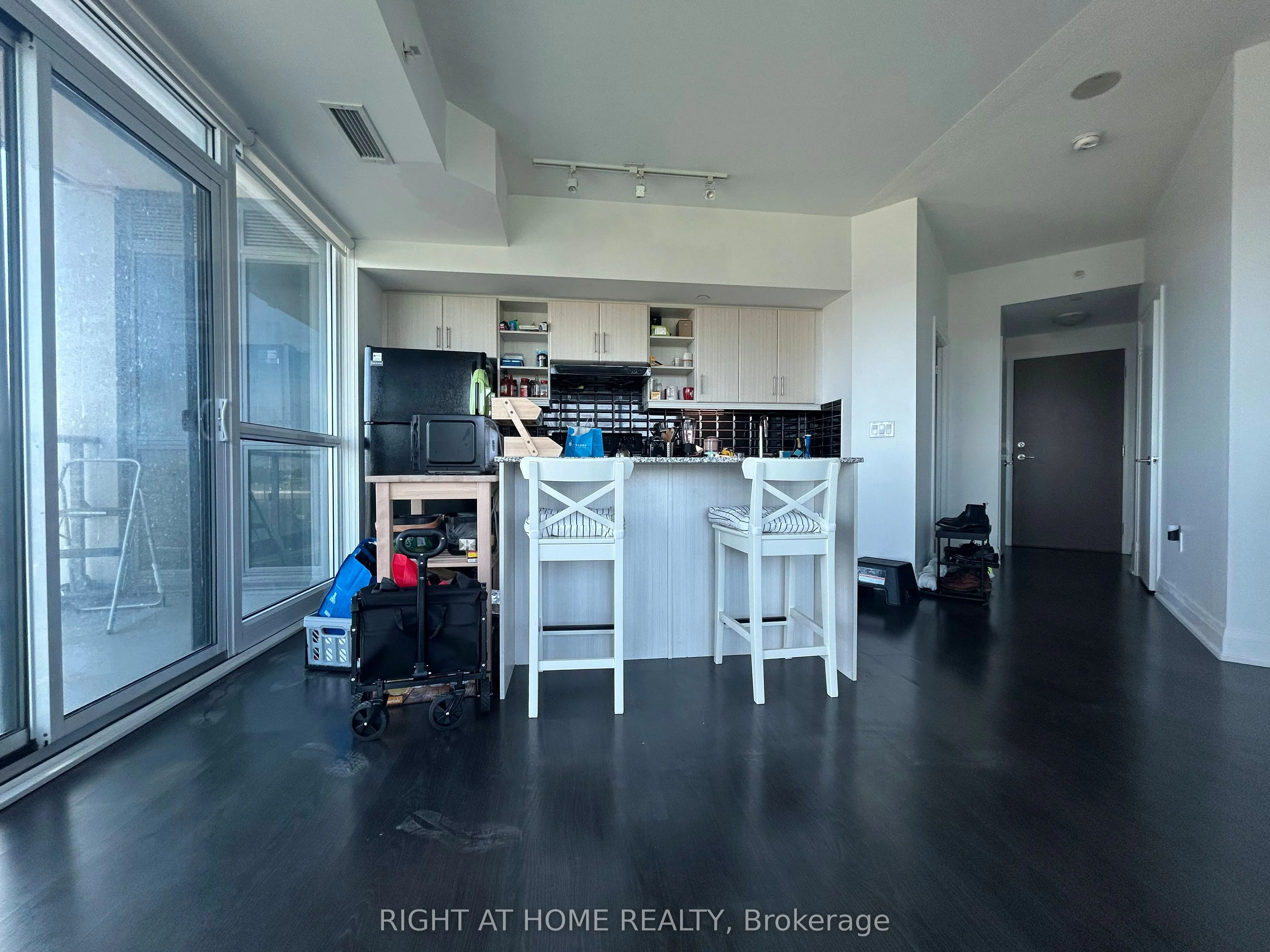160 Vanderhoof Avenue, #405