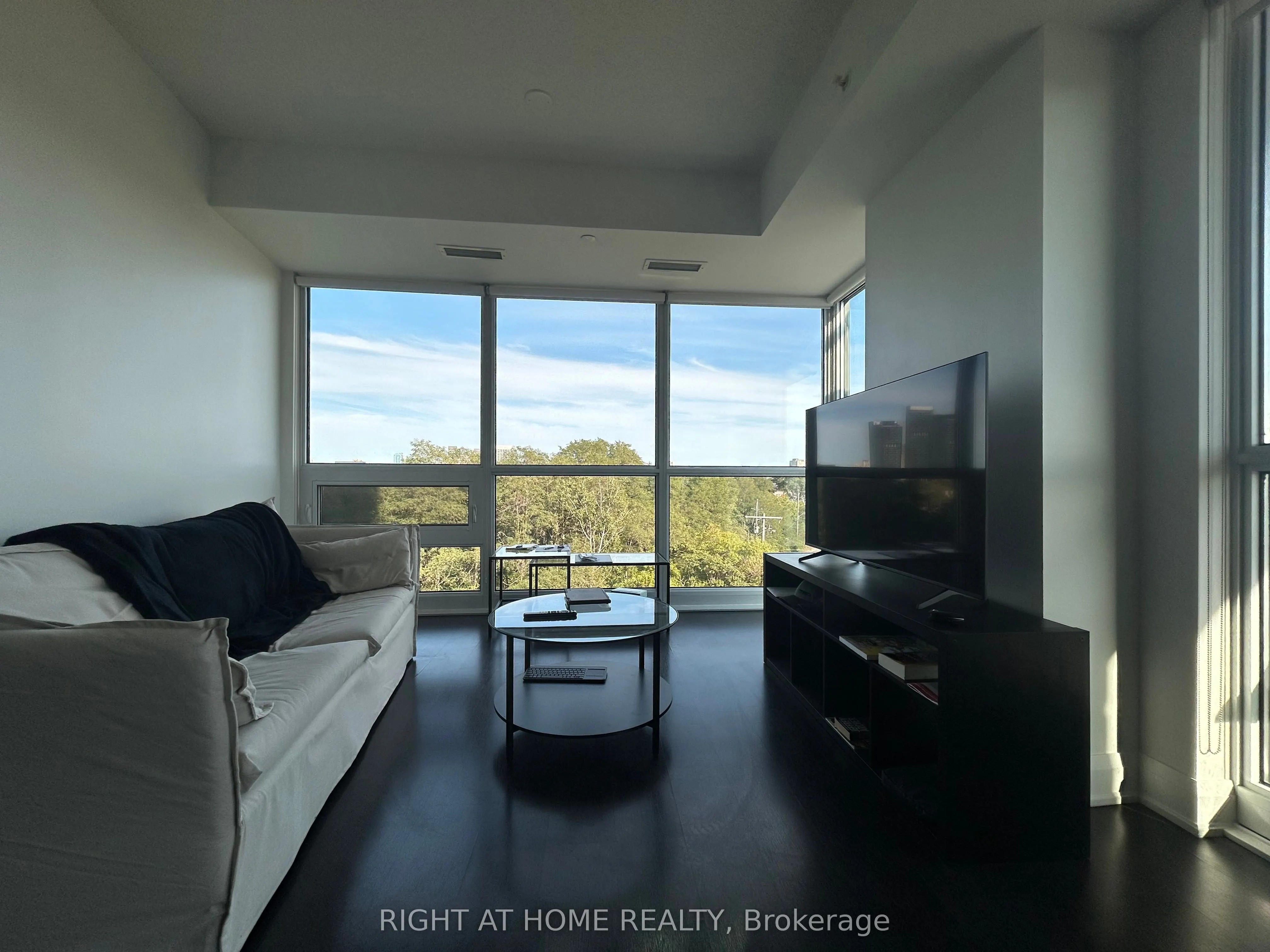 160 Vanderhoof Avenue, #405