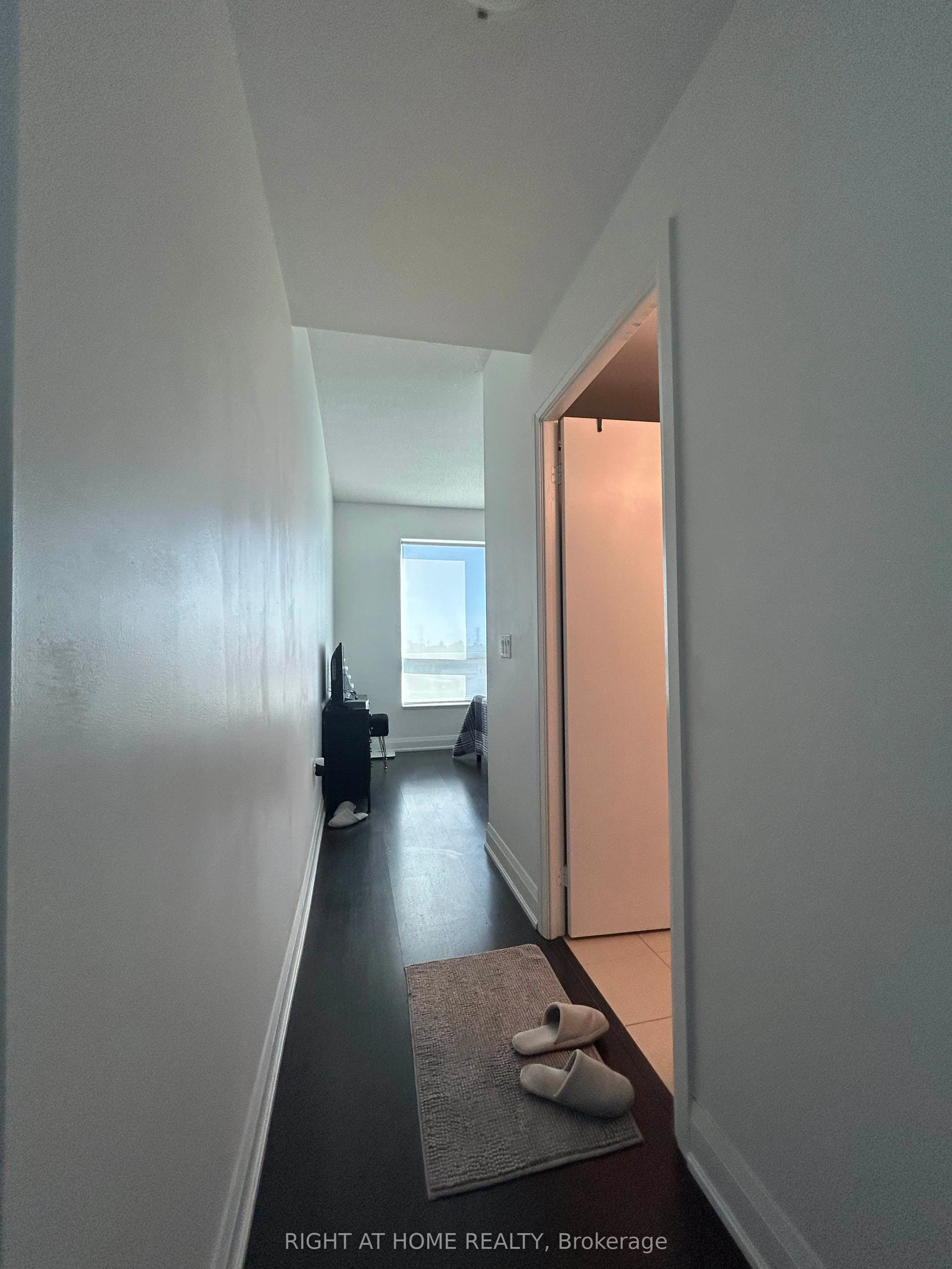 160 Vanderhoof Avenue, #405