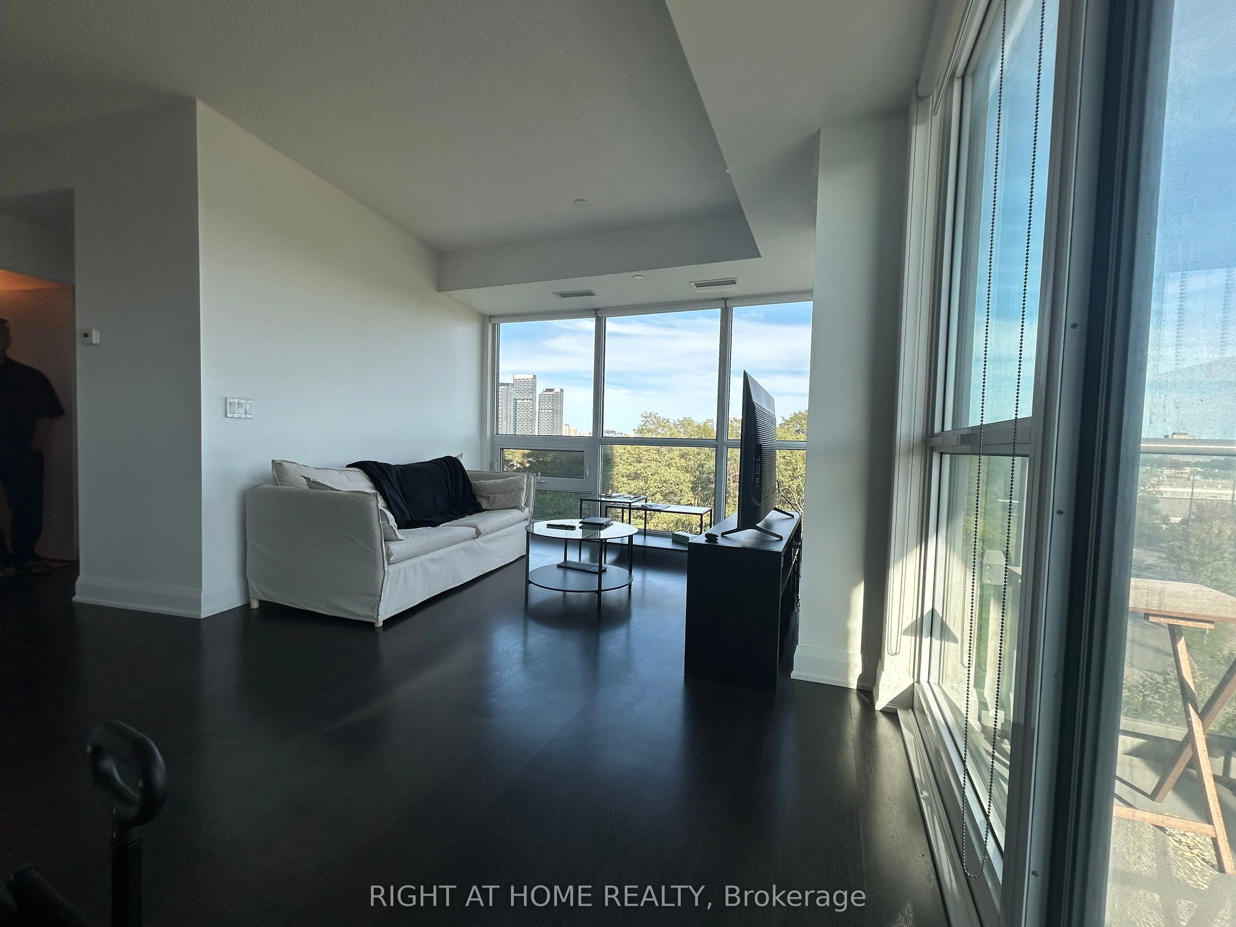 160 Vanderhoof Avenue, #405