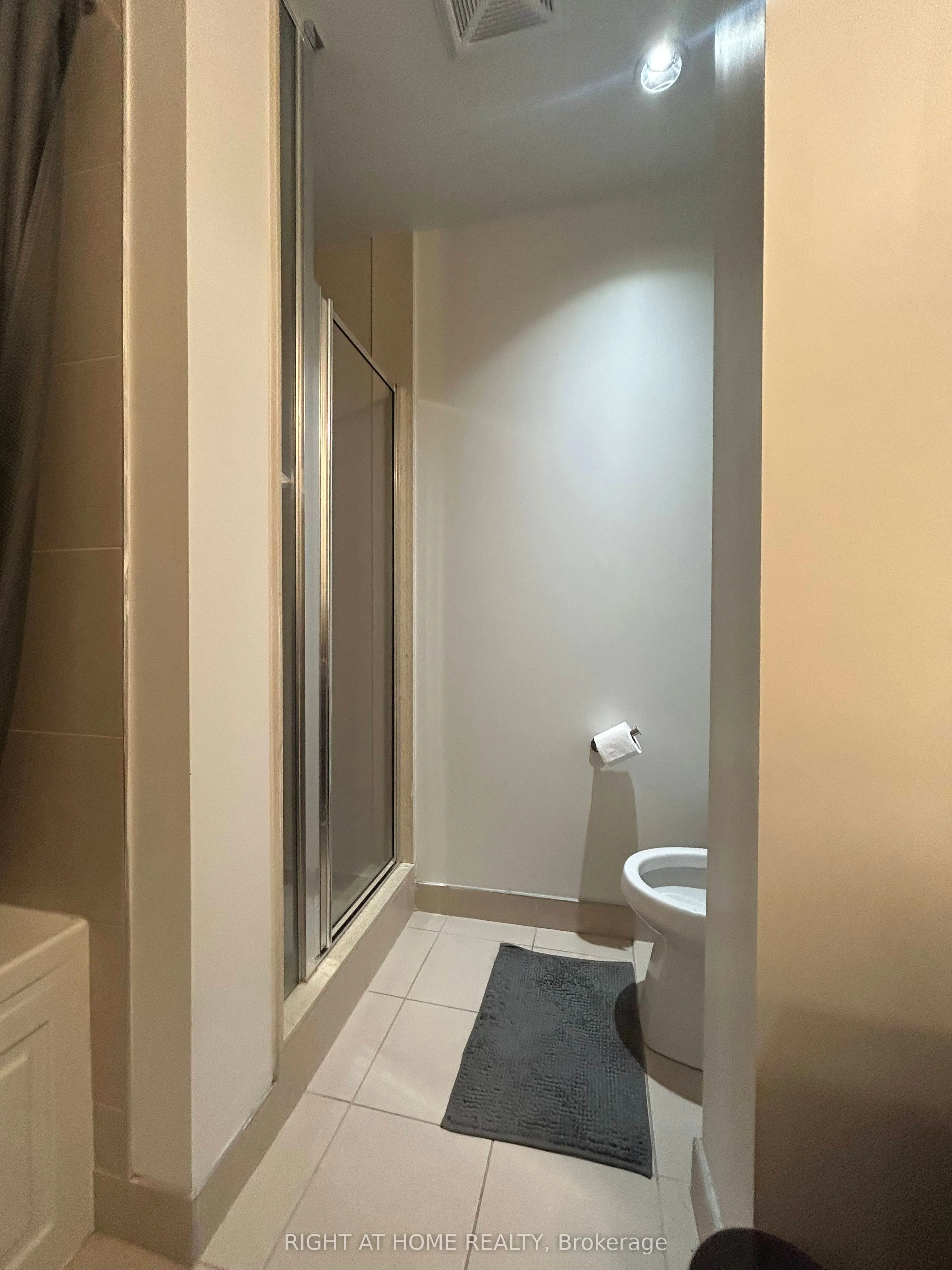 160 Vanderhoof Avenue, #405