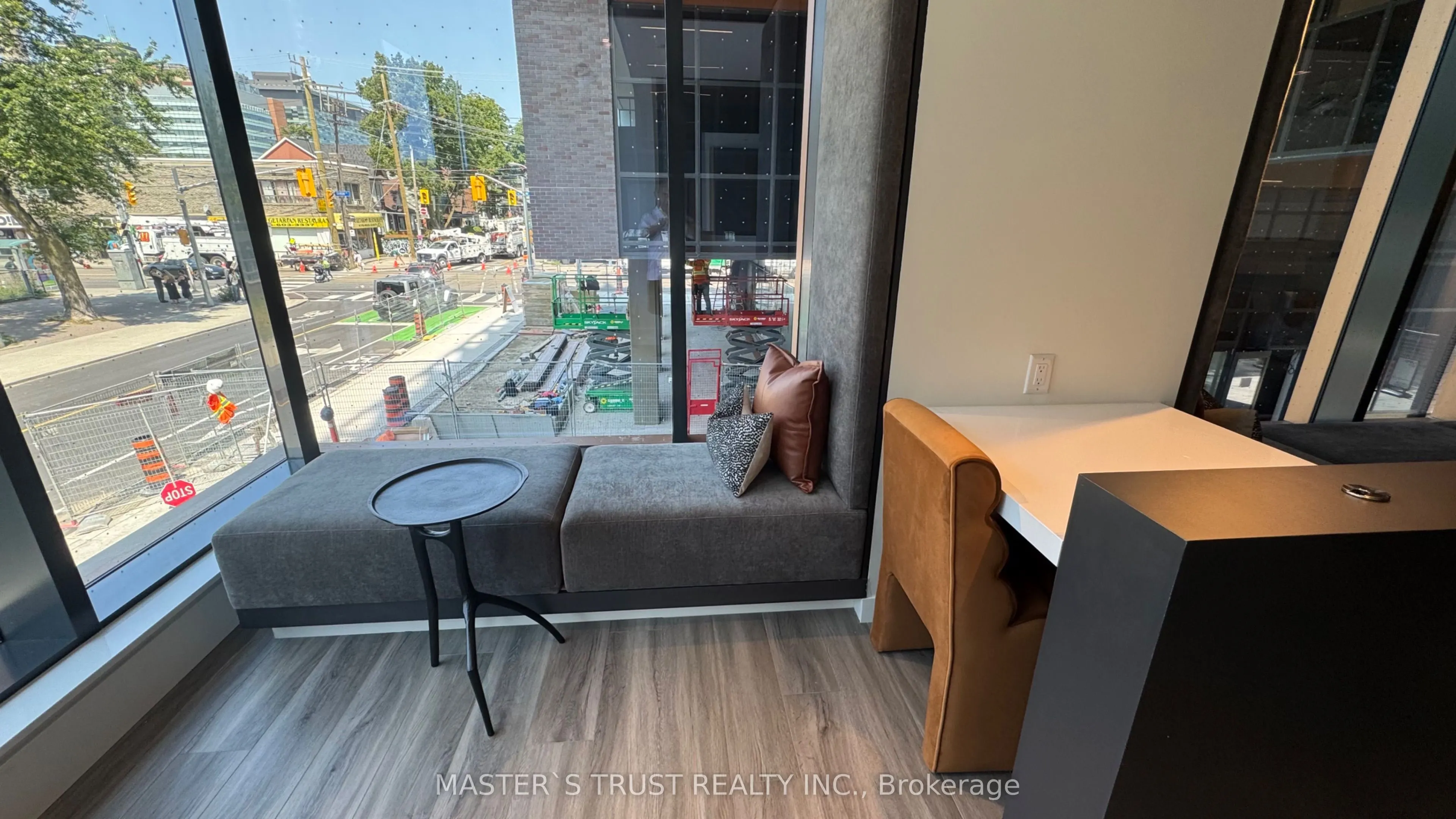 115 denison Avenue S, #317