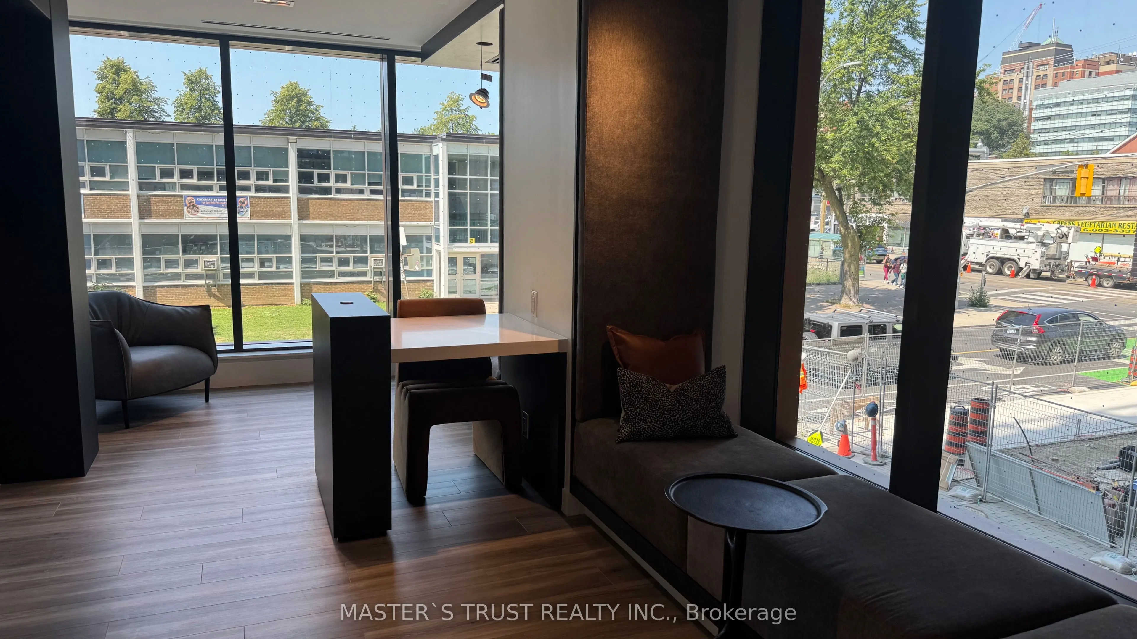 115 denison Avenue S, #317
