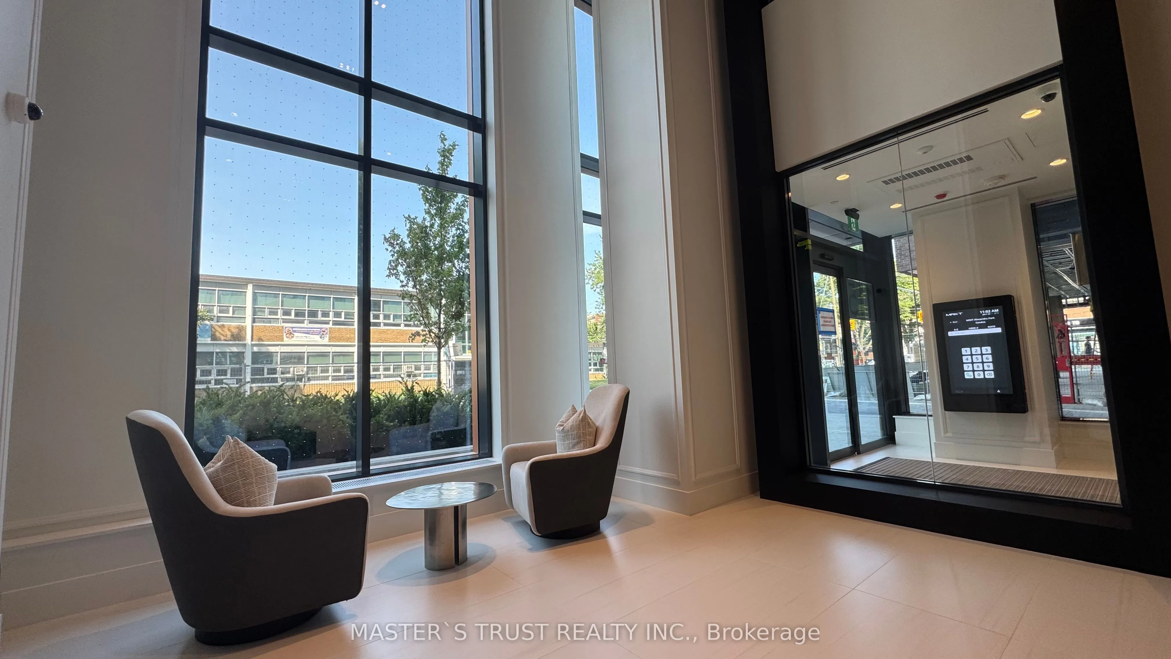 115 denison Avenue S, #317