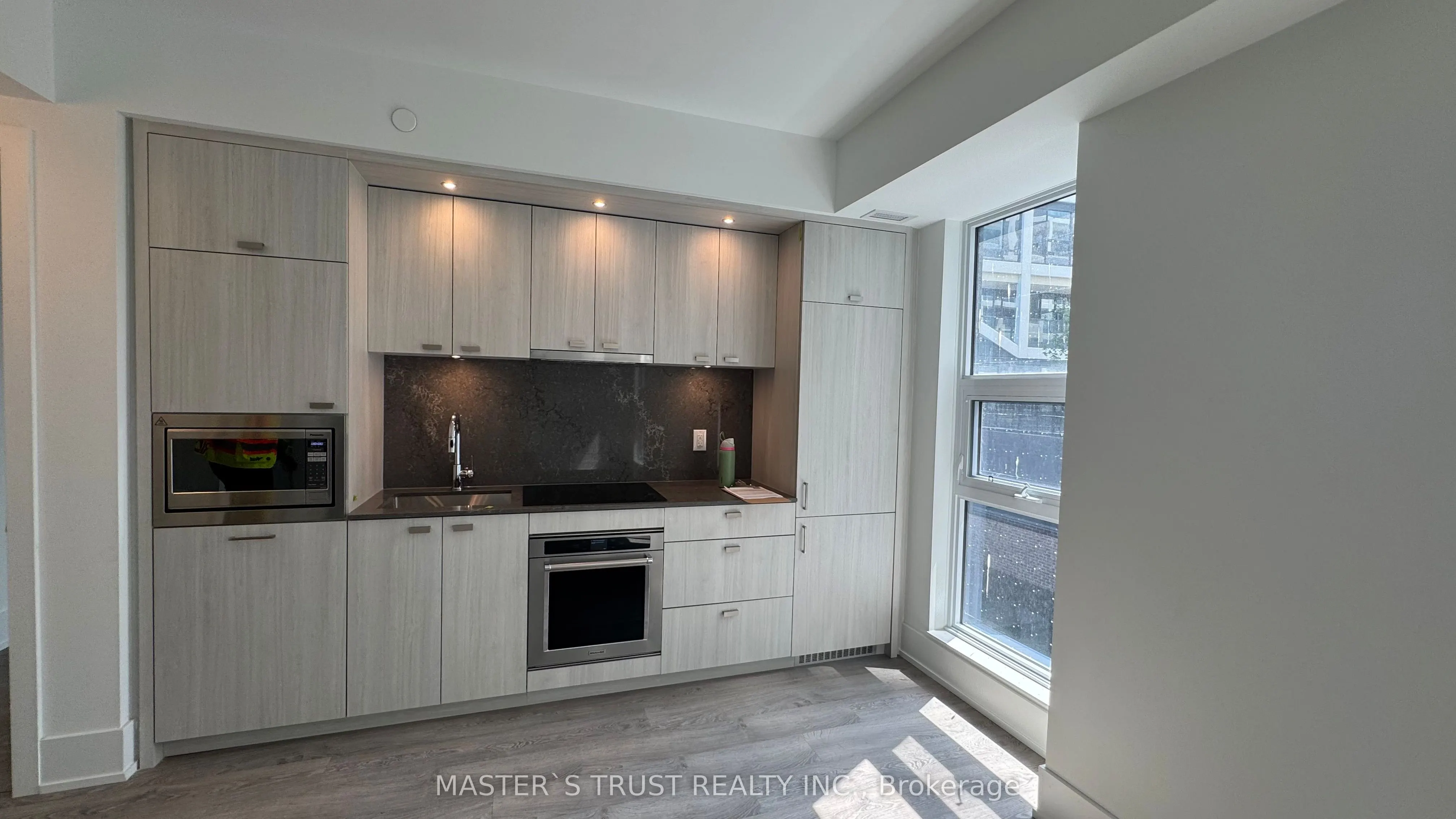 115 denison Avenue S, #317