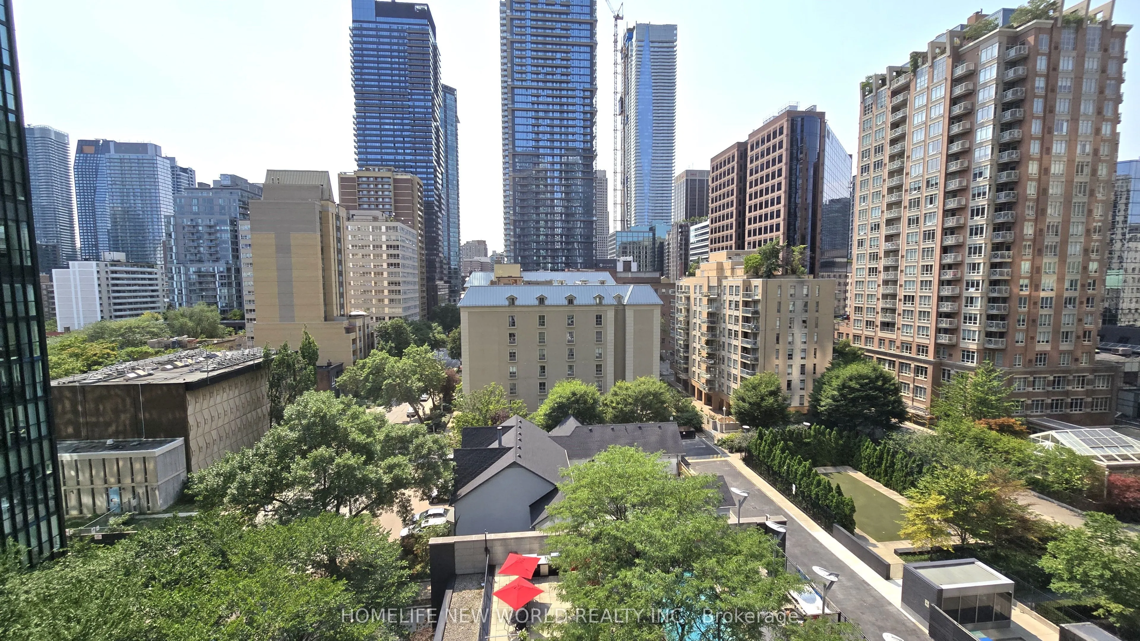 110 Charles Street E, #904