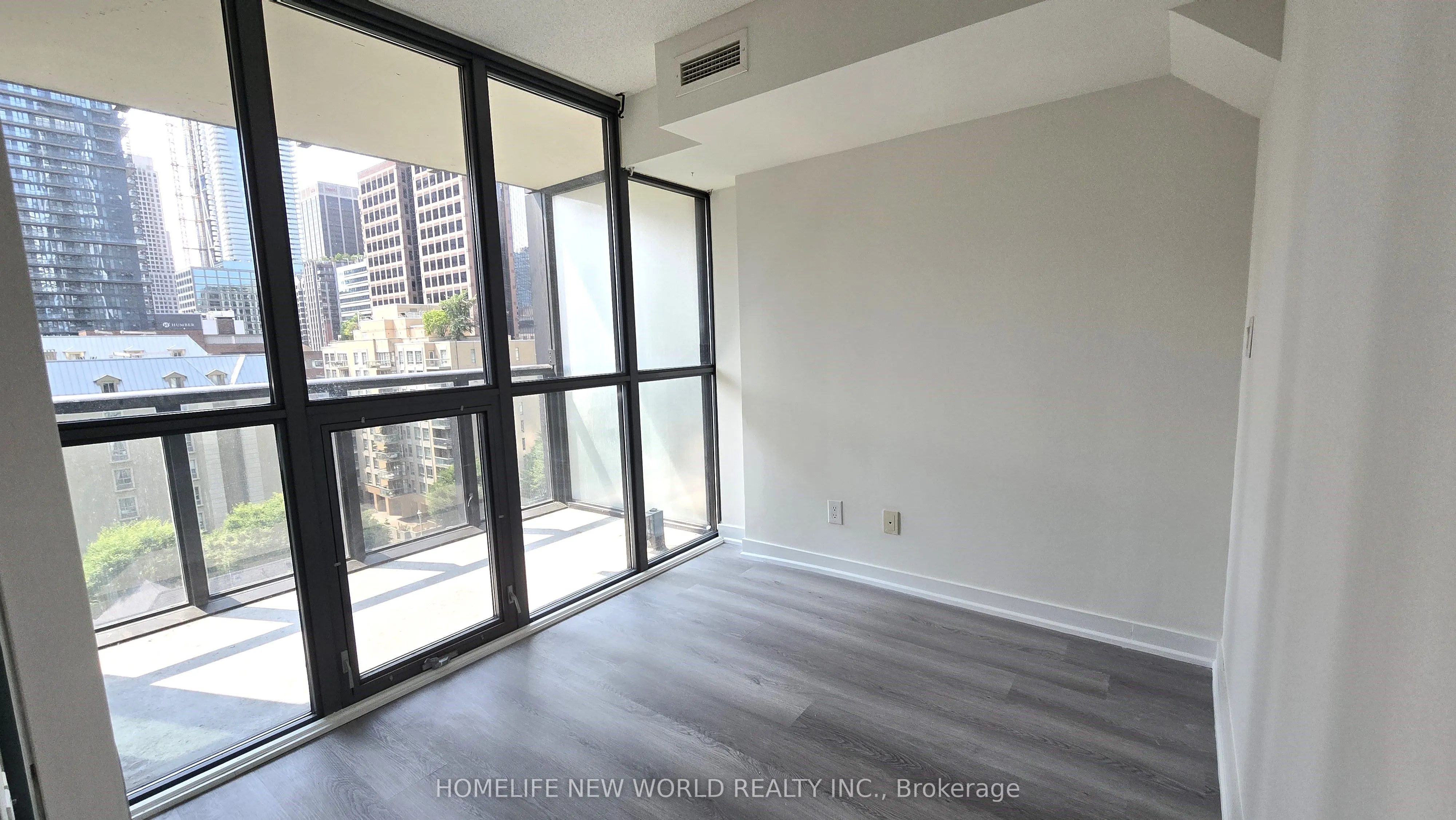 110 Charles Street E, #904