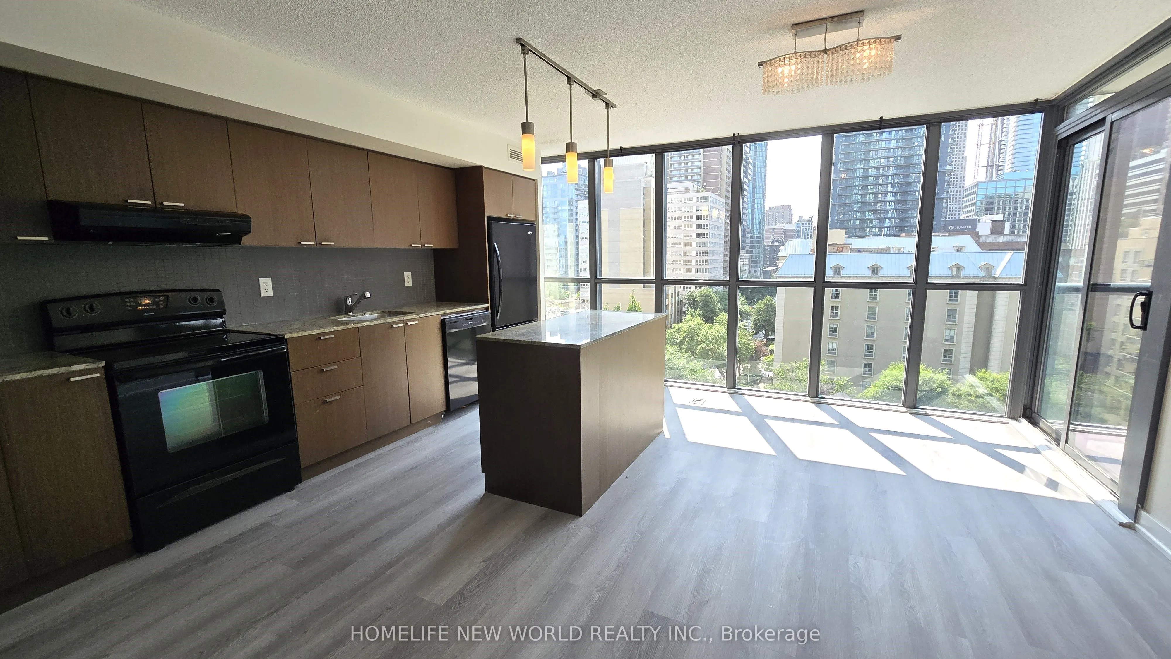110 Charles Street E, #904