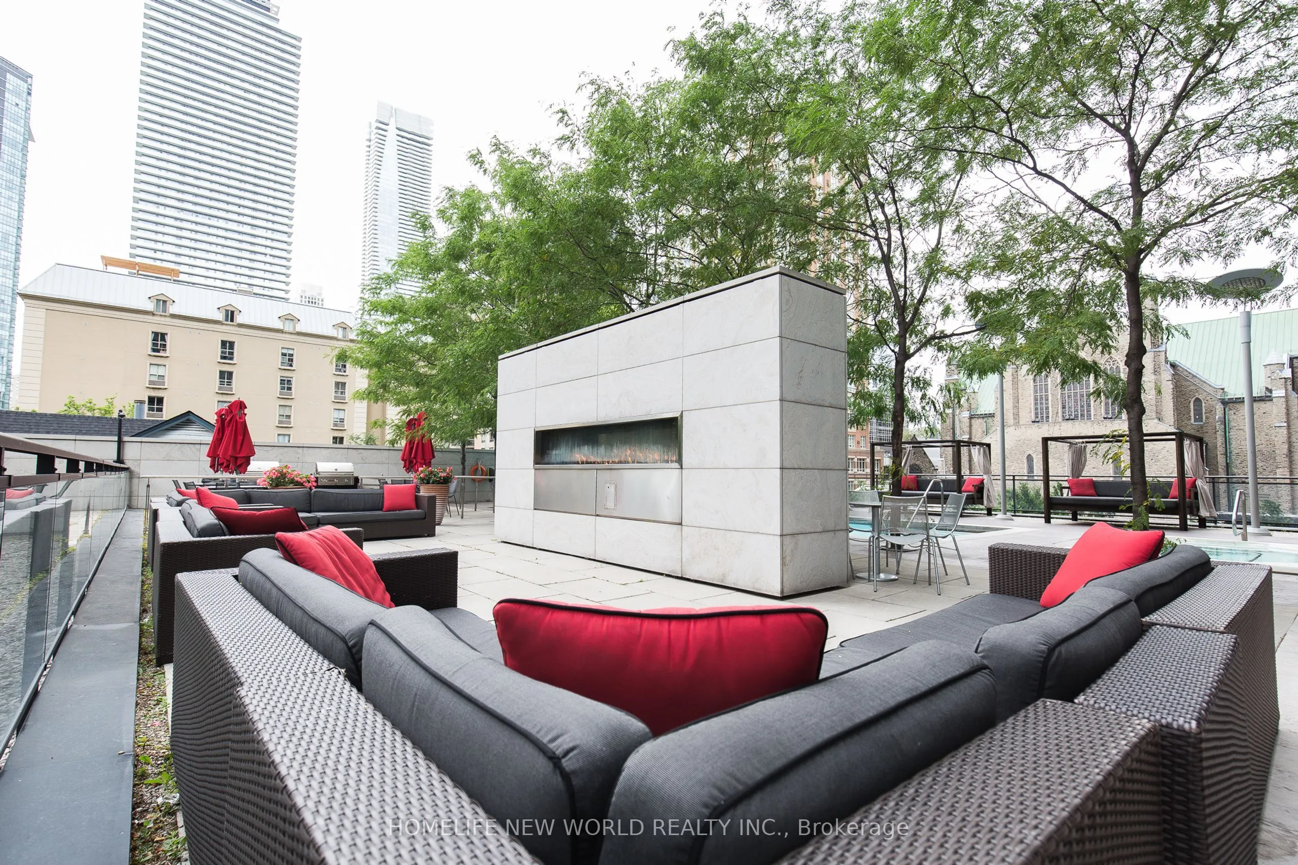 110 Charles Street E, #904