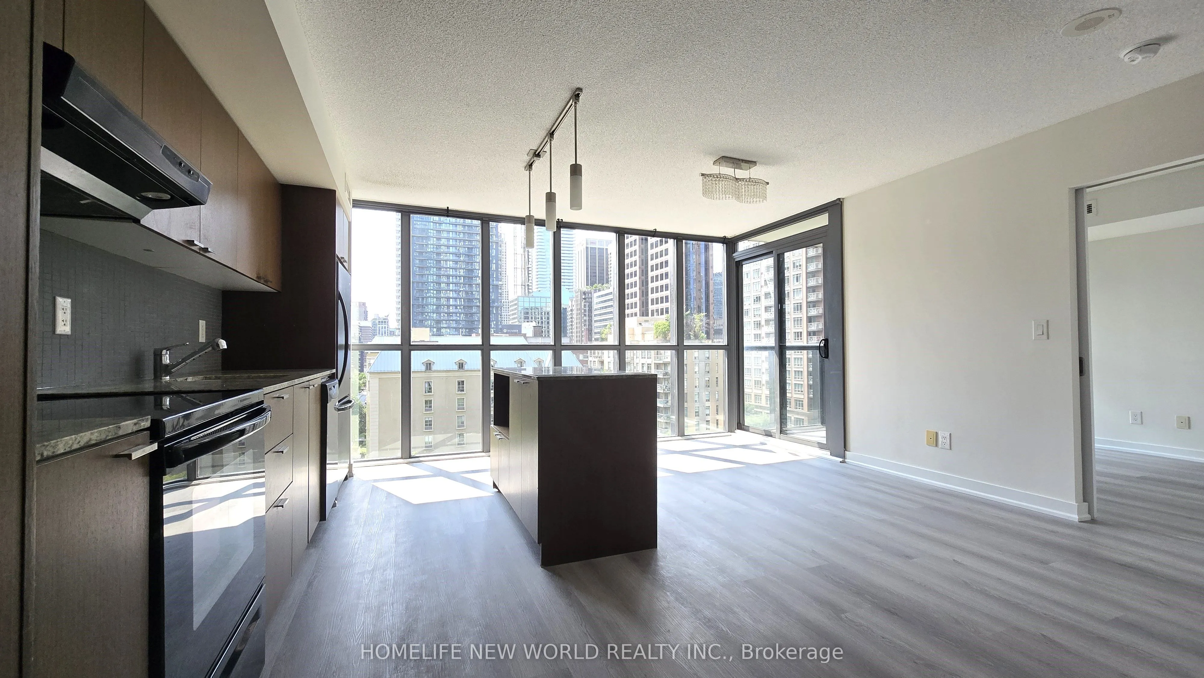 110 Charles Street E, #904