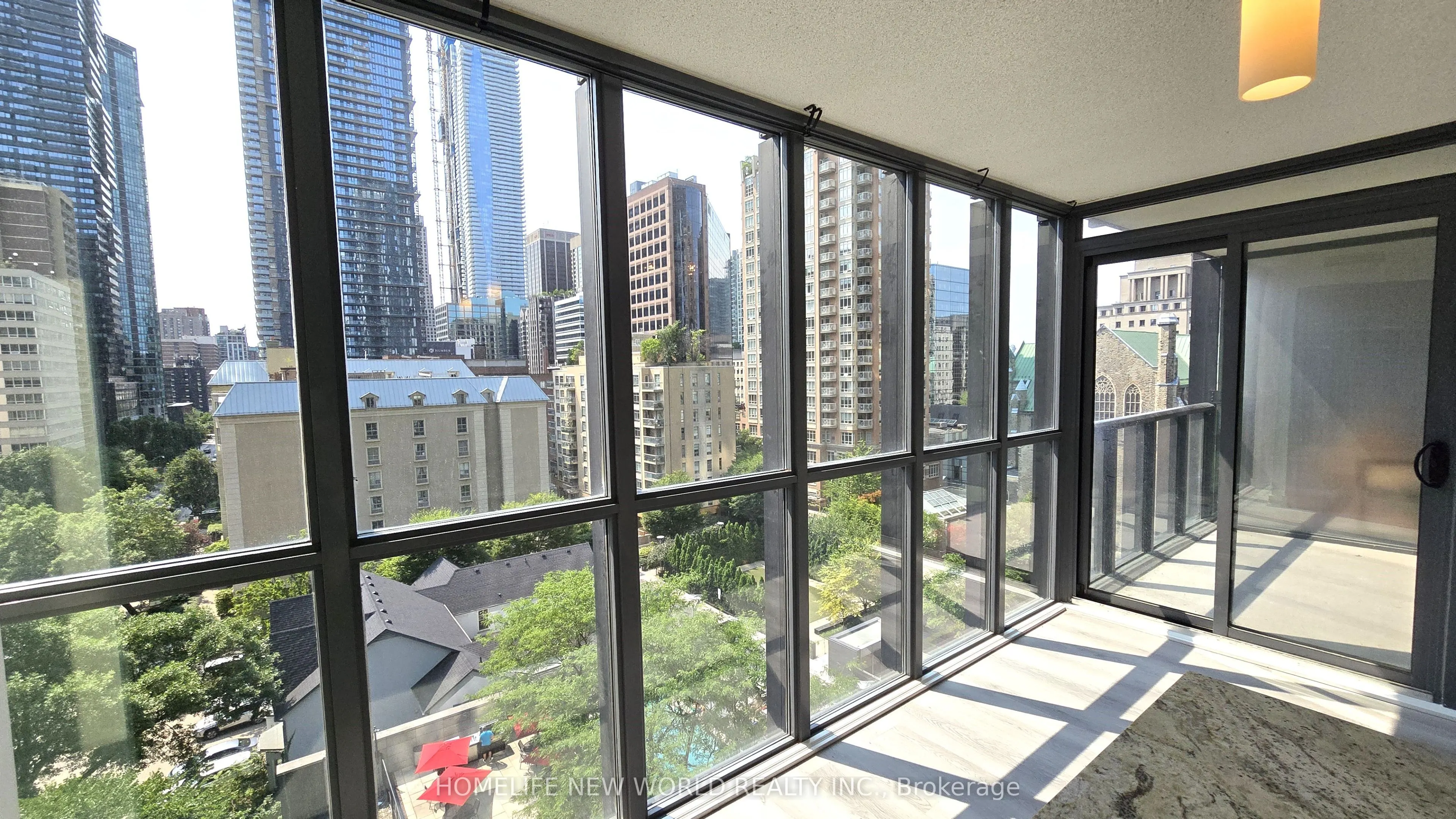110 Charles Street E, #904